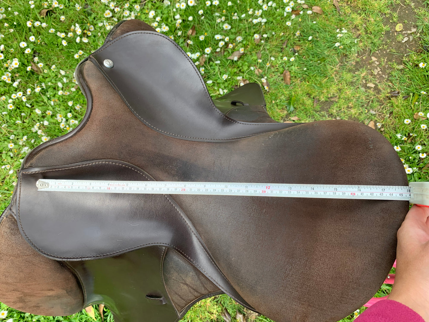 Thorowgood 18” seat synthetic brown saddle