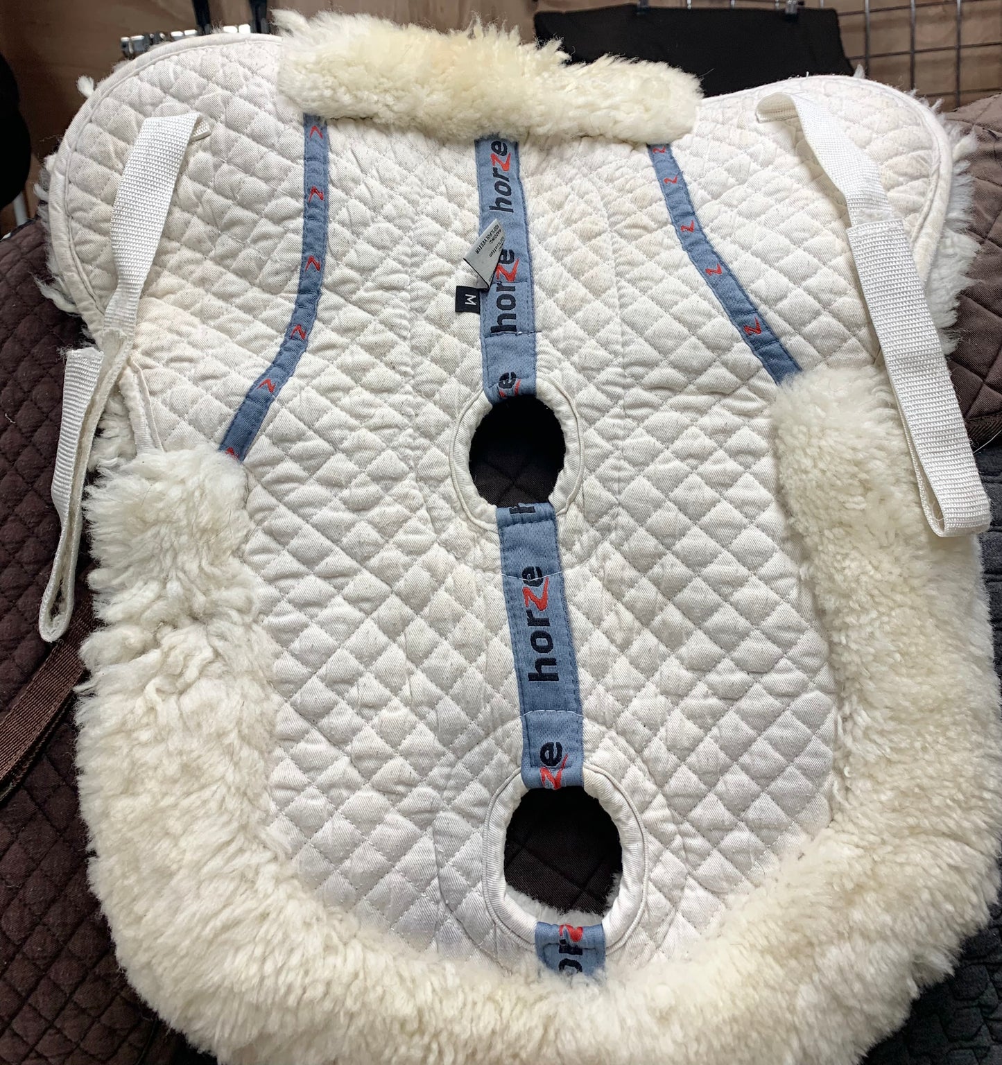 White Horze sheepskin half pad size medium