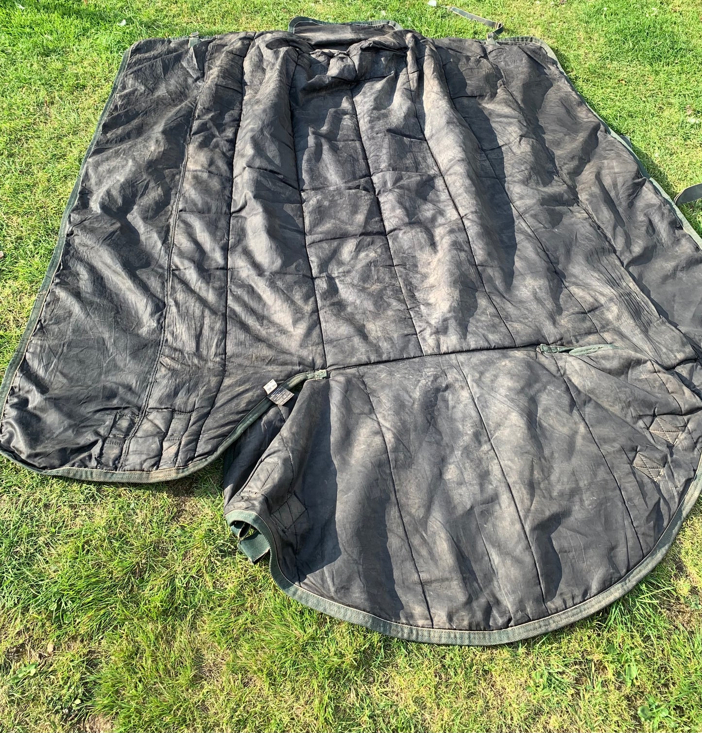 Shires tempest 300 heavyweight combo turnout rug 6’0”