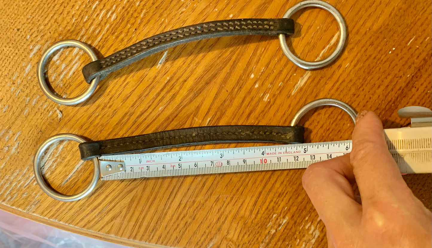 X2 Irish Martingales
Designed to keep the reins closer together for more control, and to prevent the reins from coming over the horse's head in the event of a fall