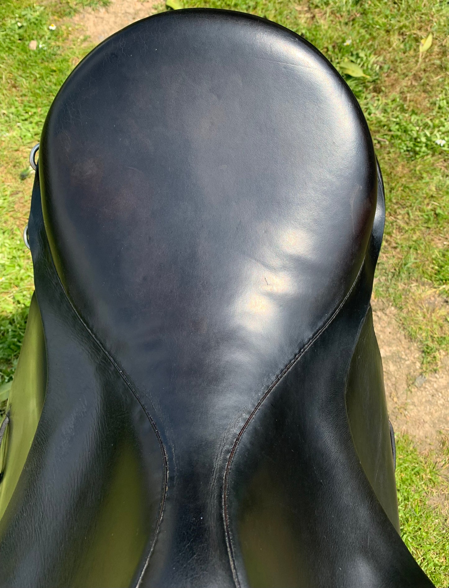 Sabre black leather jump saddle 17” seat medium/wide 7”