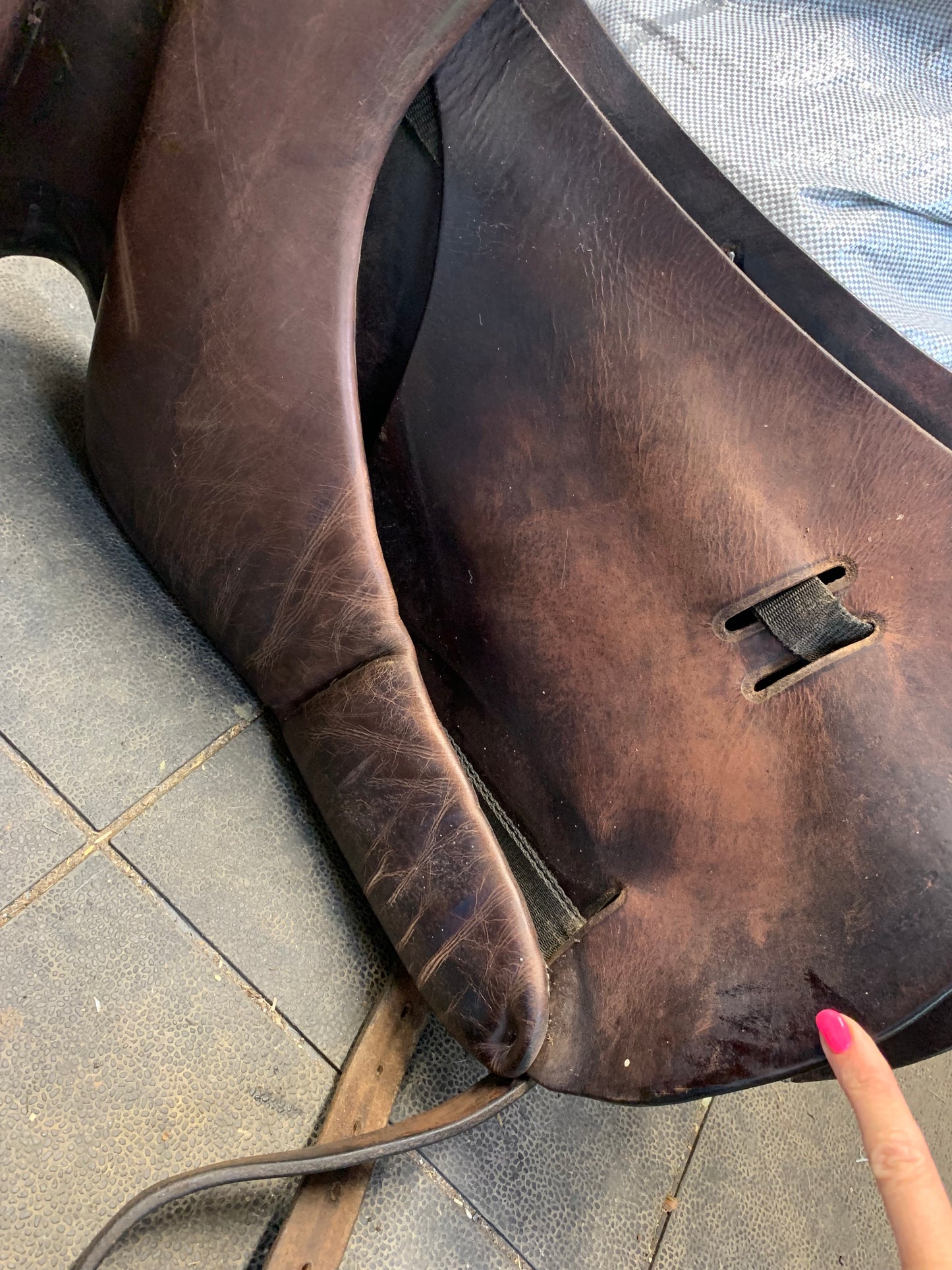 Brown A j foster Walsall dressage saddle 17.5” stamped medium
