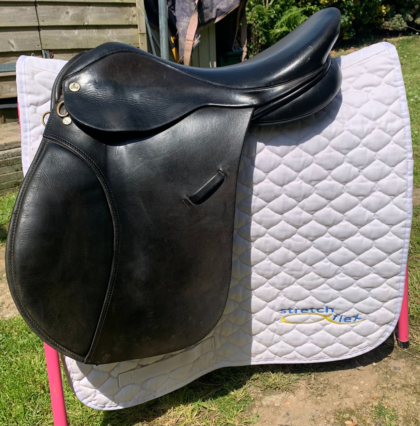 Ideal black English leather Ideal GP saddle stamped medium 17” seat 7” width