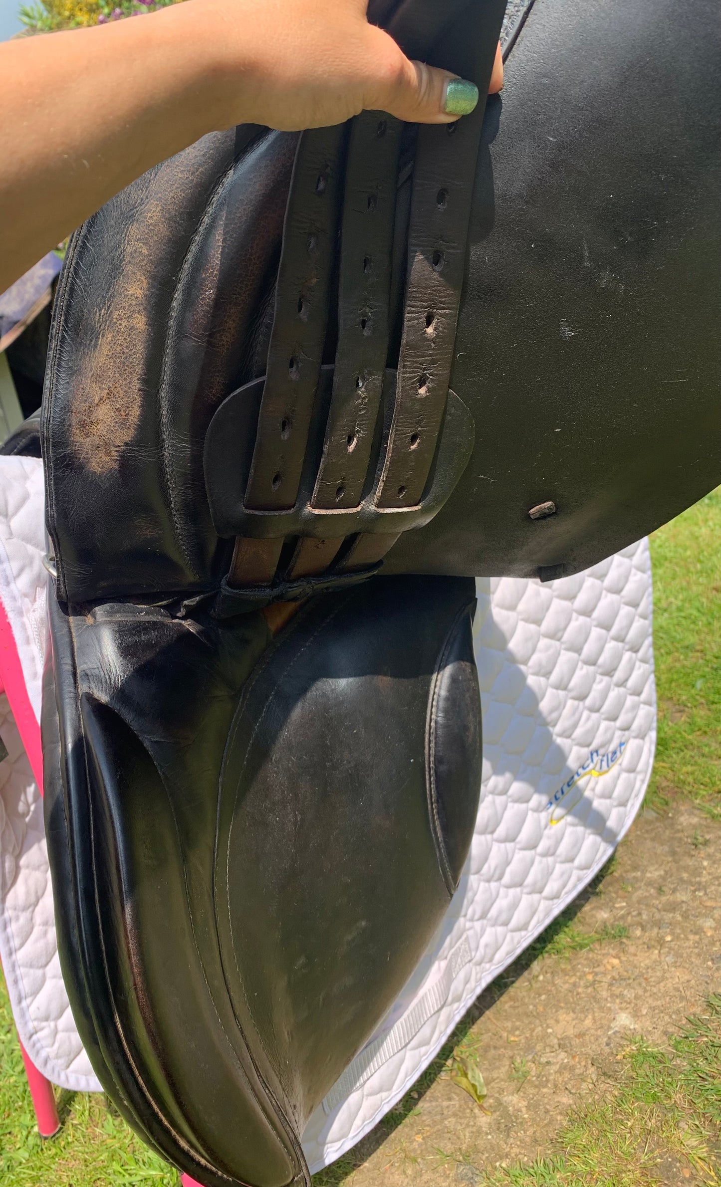 Sabre black leather jump saddle 17” seat medium/wide 7”