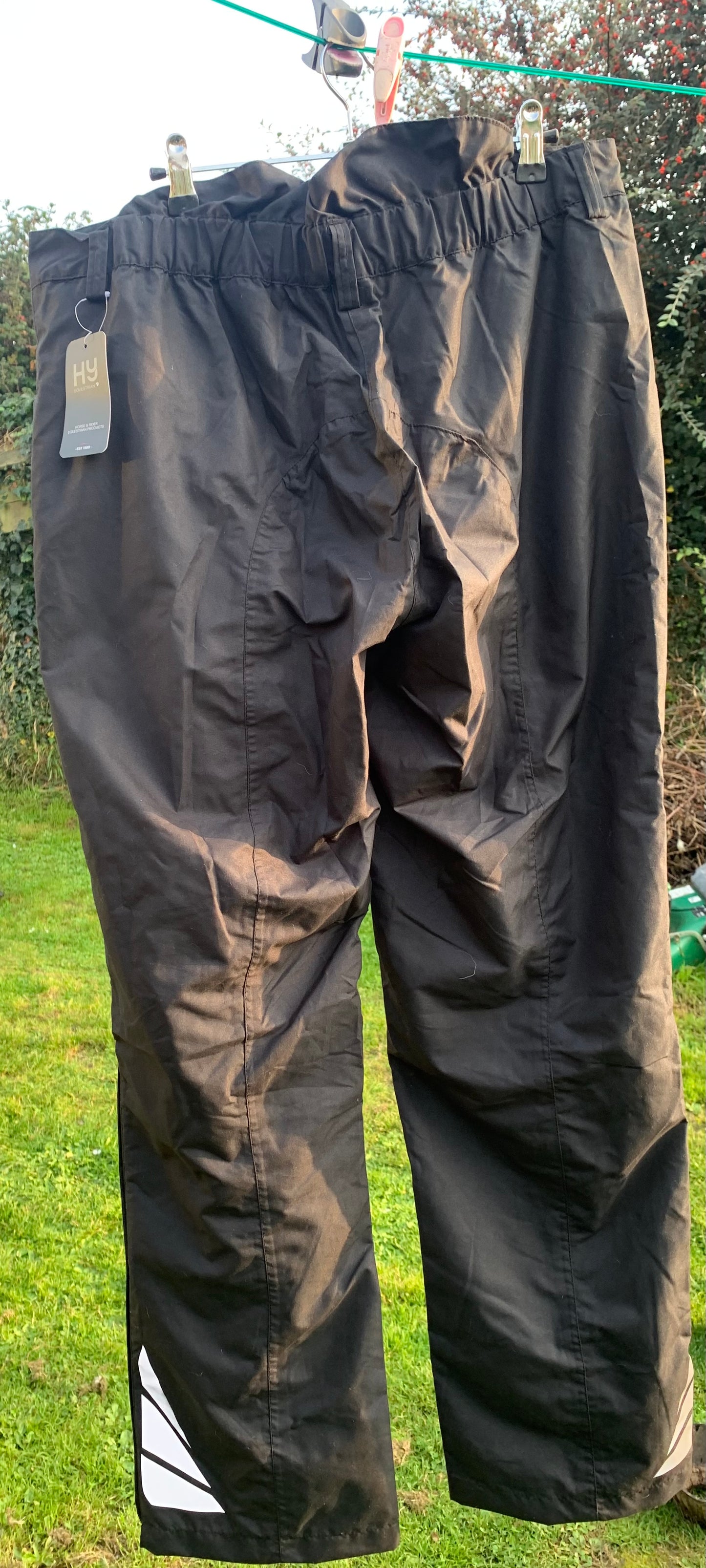 New with tag black reflective HY Equestrian size large Fully waterproof reflective ride-on over trousers