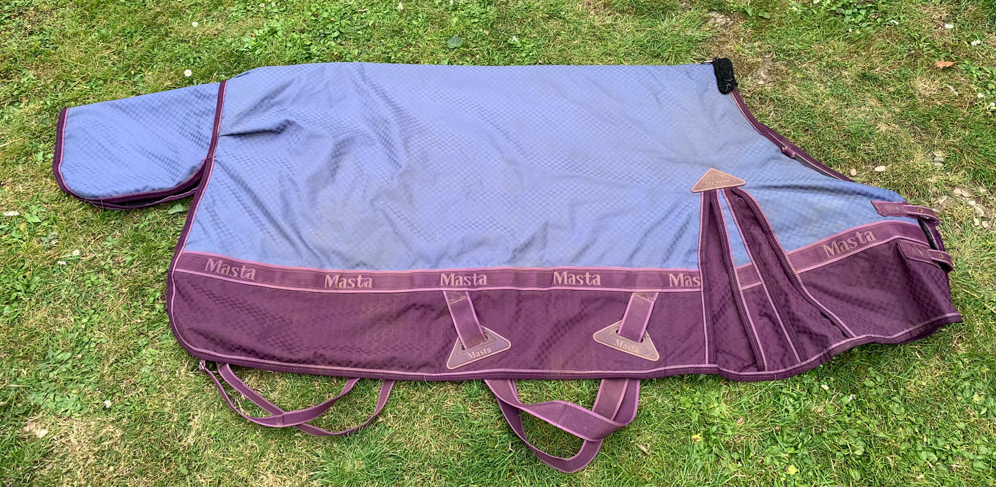 5’3 Masta heavyweight turnout rug