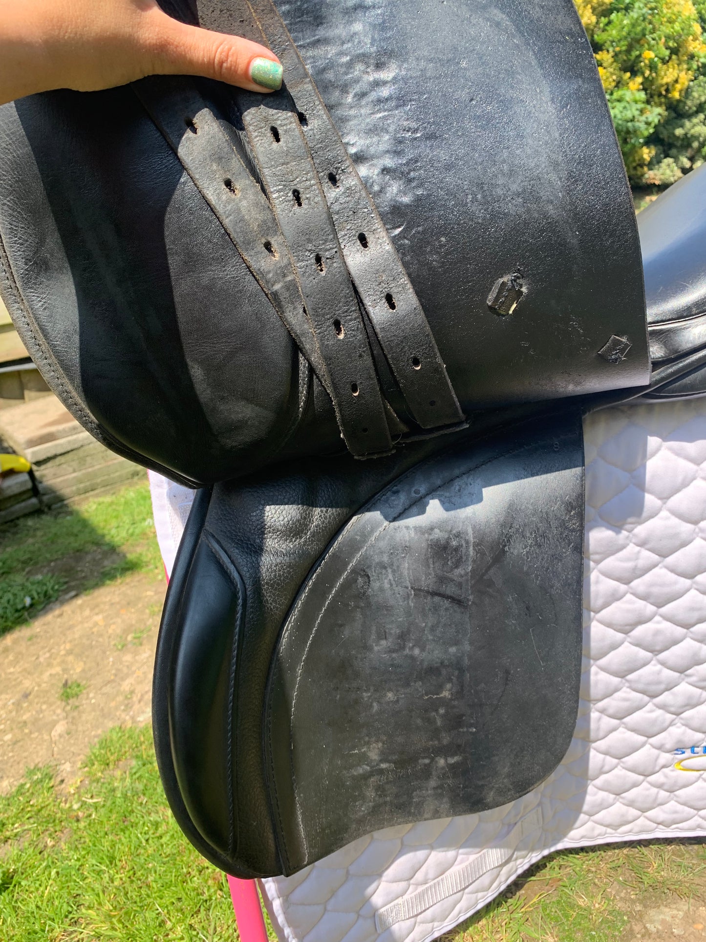 Ideal black English leather Ideal GP saddle stamped medium 17” seat 7” width