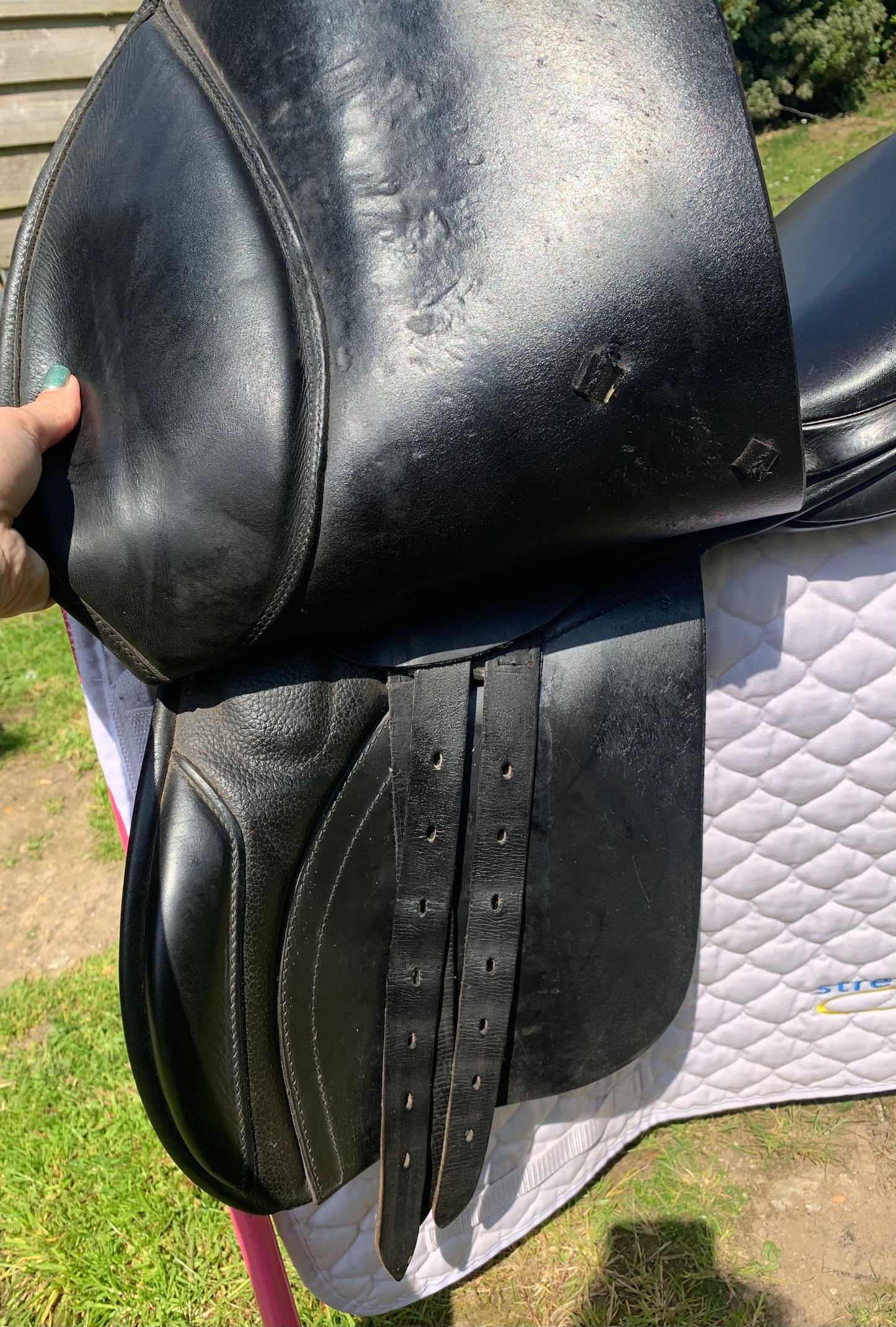 Ideal black English leather Ideal GP saddle stamped medium 17” seat 7” width