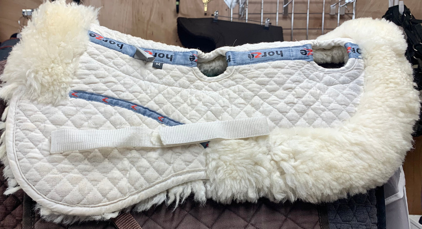 White Horze sheepskin half pad size medium