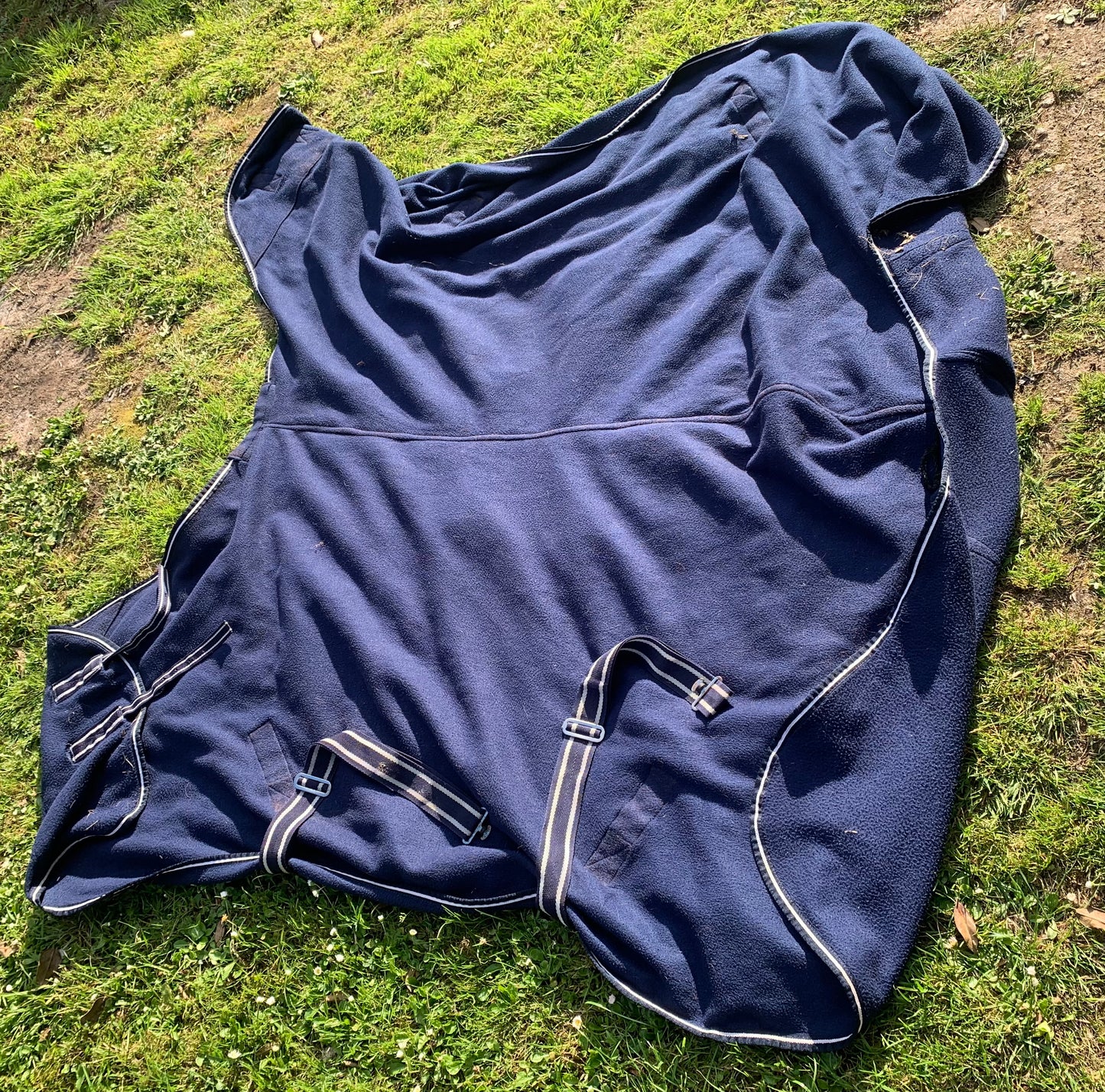 7’0” navy fleece rug