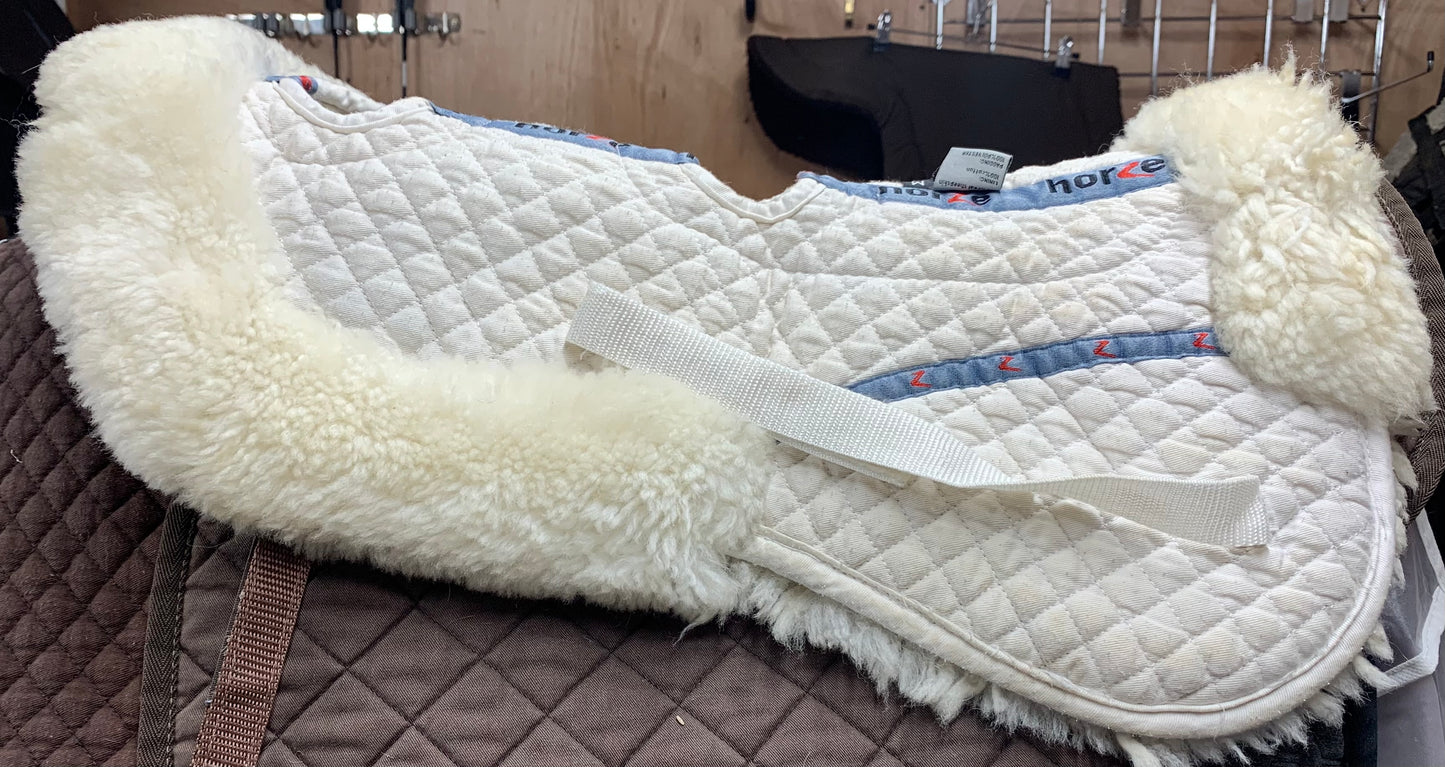 White Horze sheepskin half pad size medium