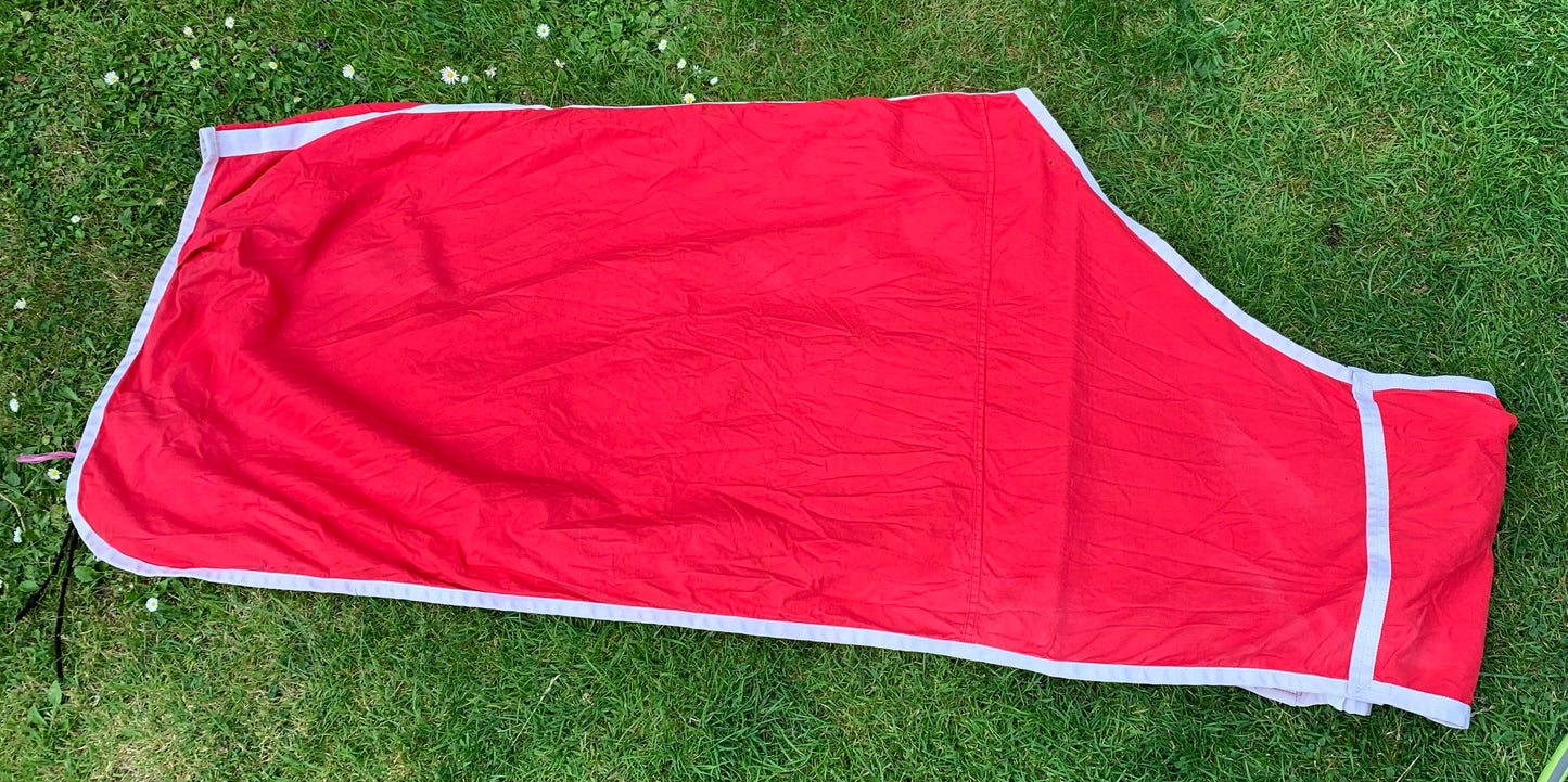 5’0” red & white cotton show sheet rug