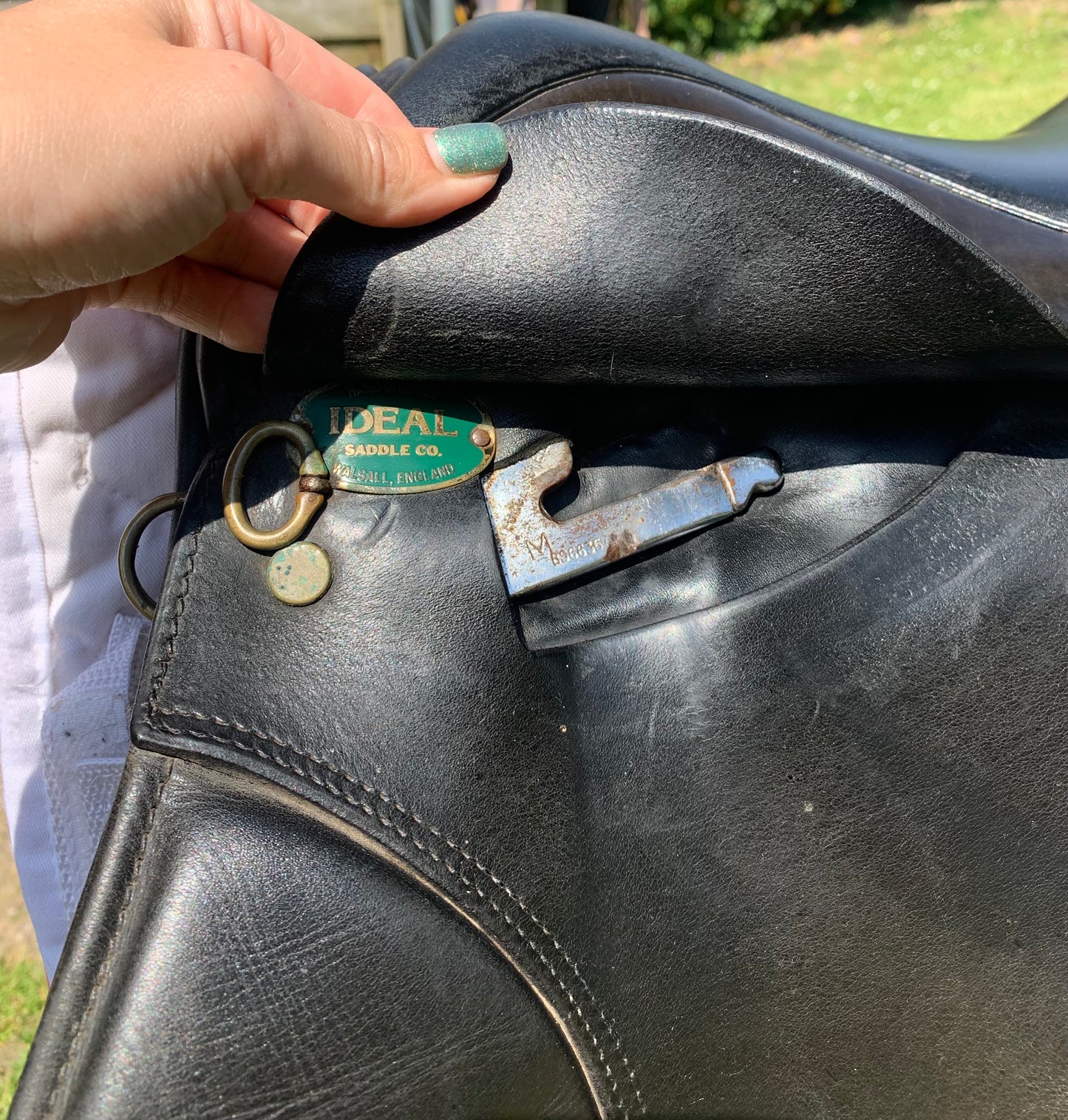 Ideal black English leather Ideal GP saddle stamped medium 17” seat 7” width