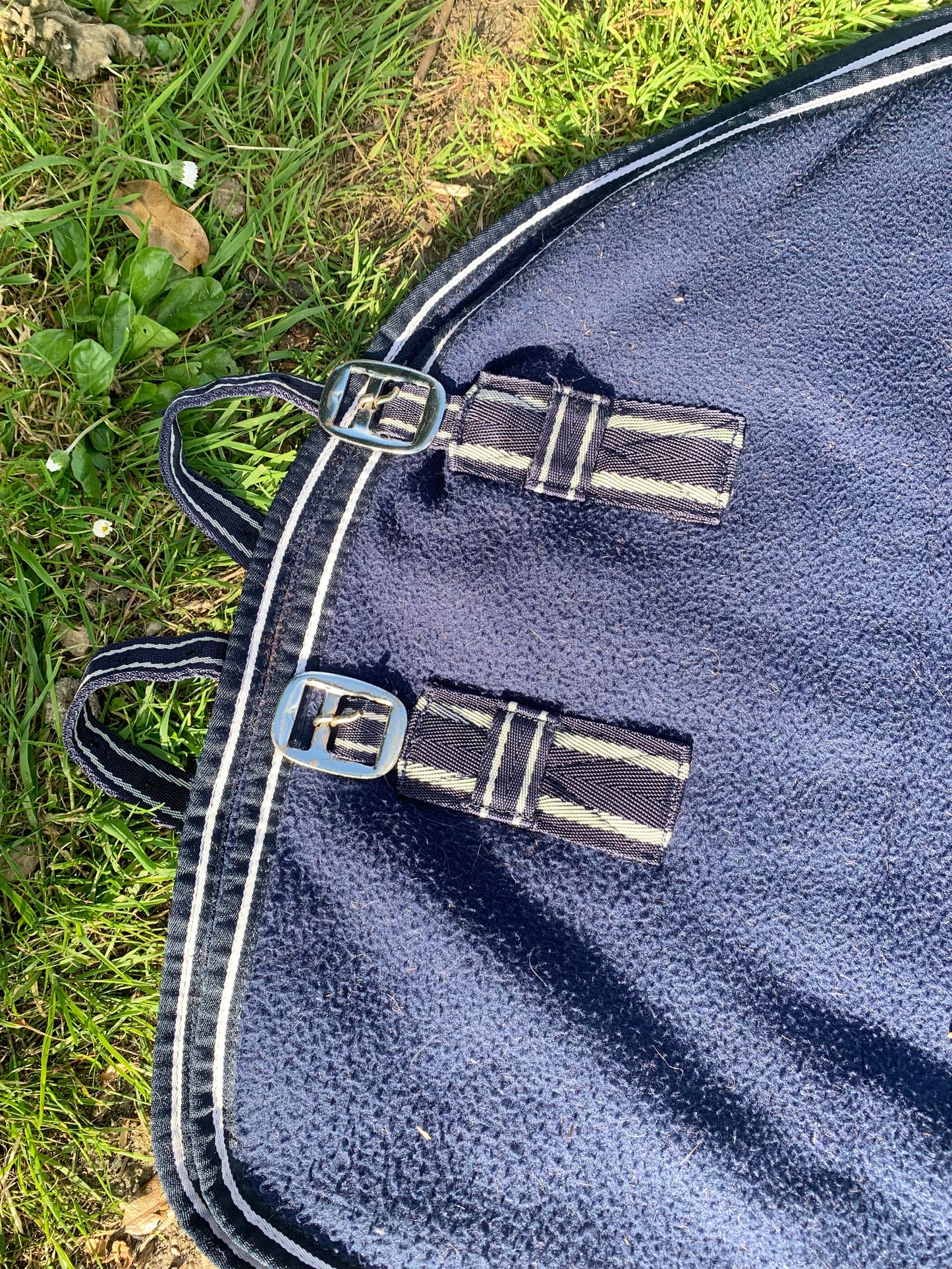7’0” navy fleece rug