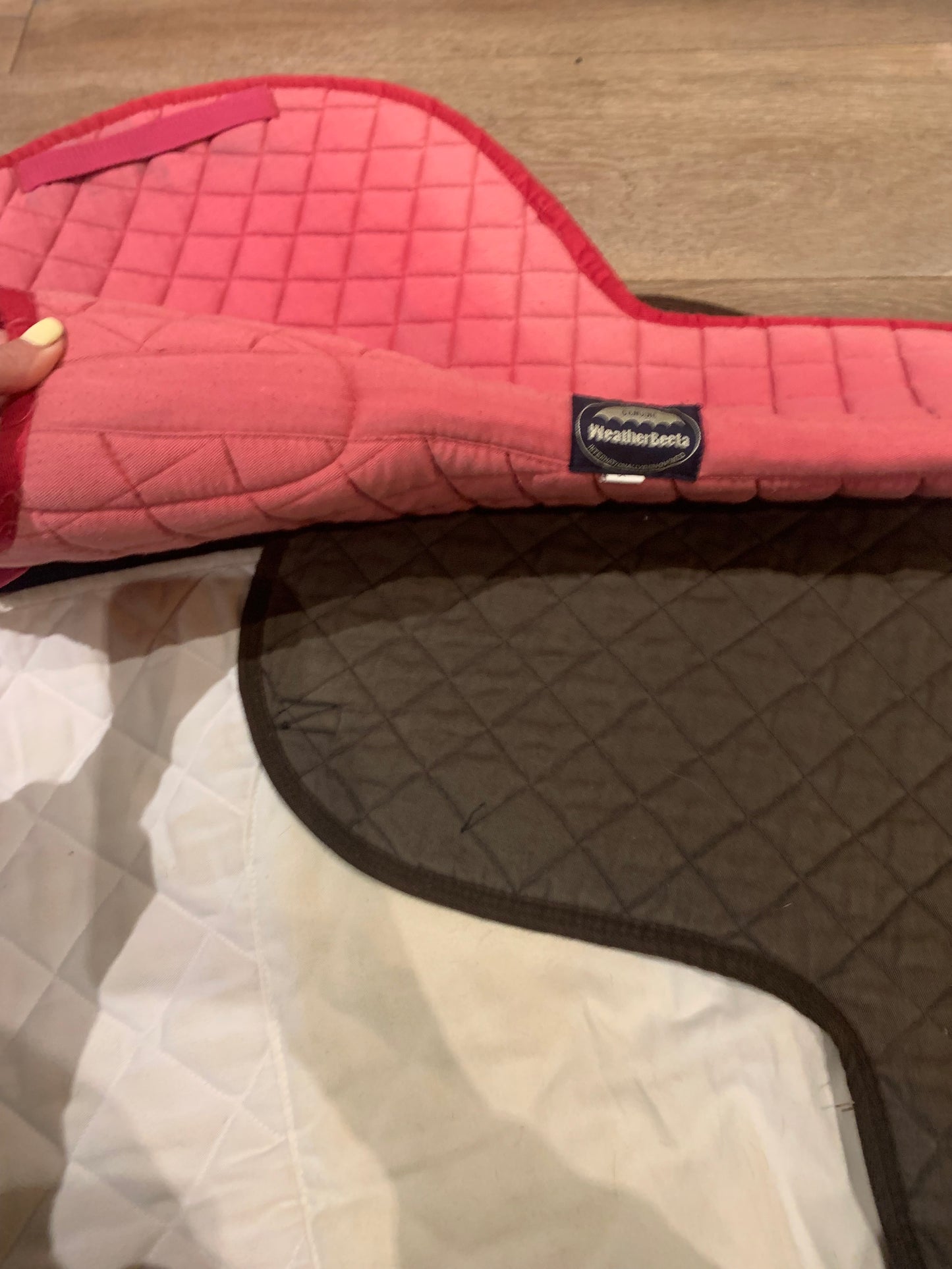 Saddle pad bundle cob size aerborn nuumed black white pink brown black ref1