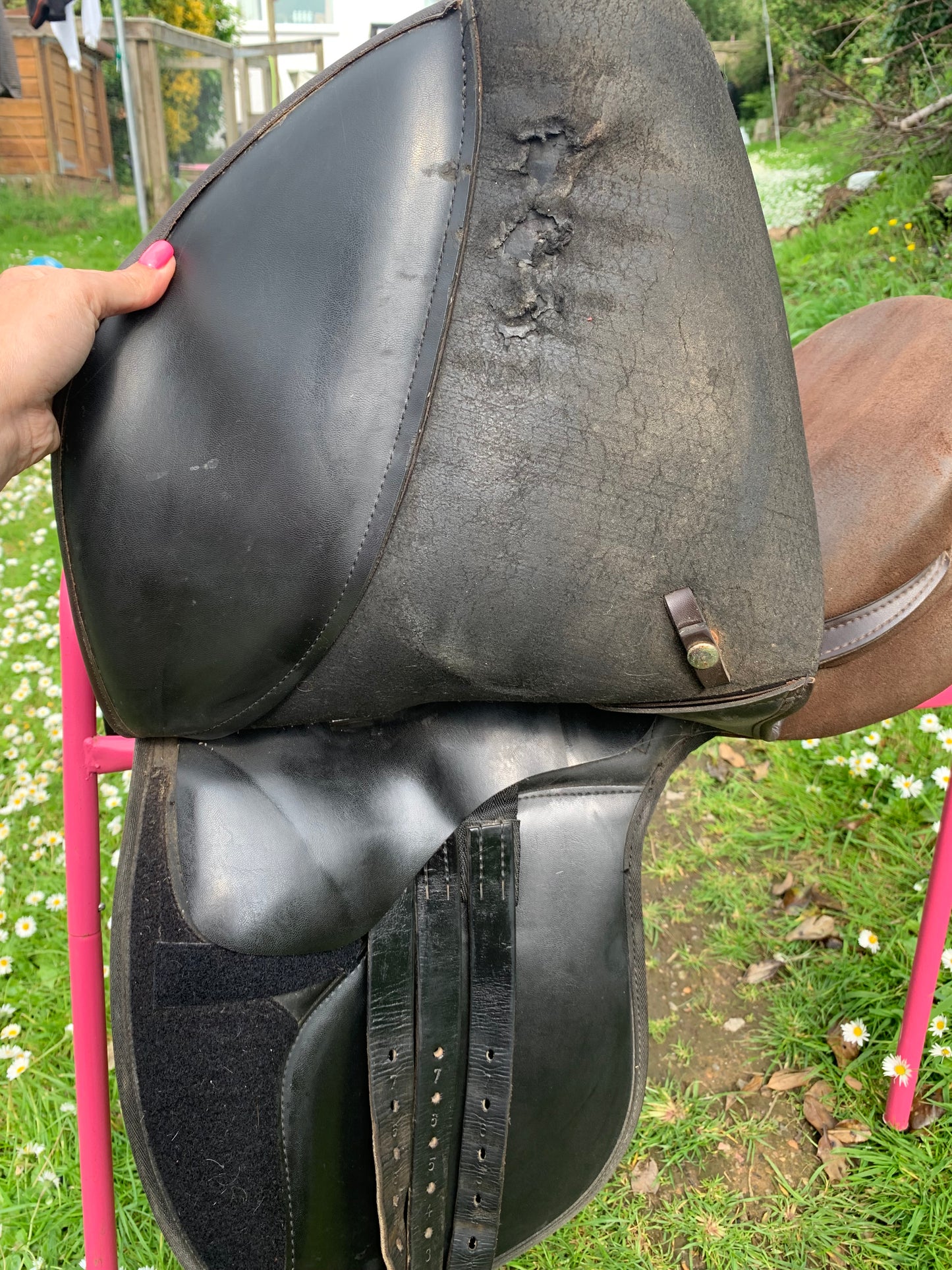 Thorowgood 18” seat synthetic brown saddle