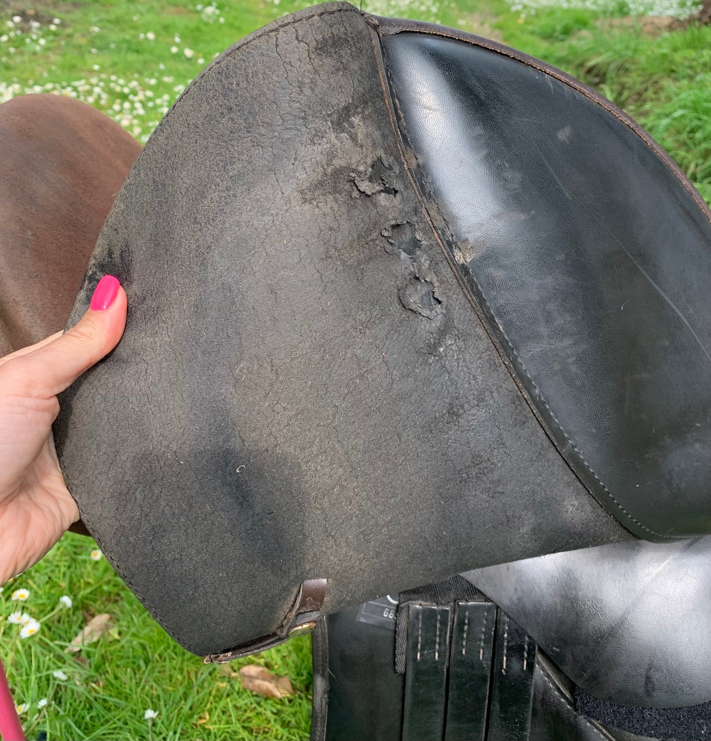 Thorowgood 18” seat synthetic brown saddle