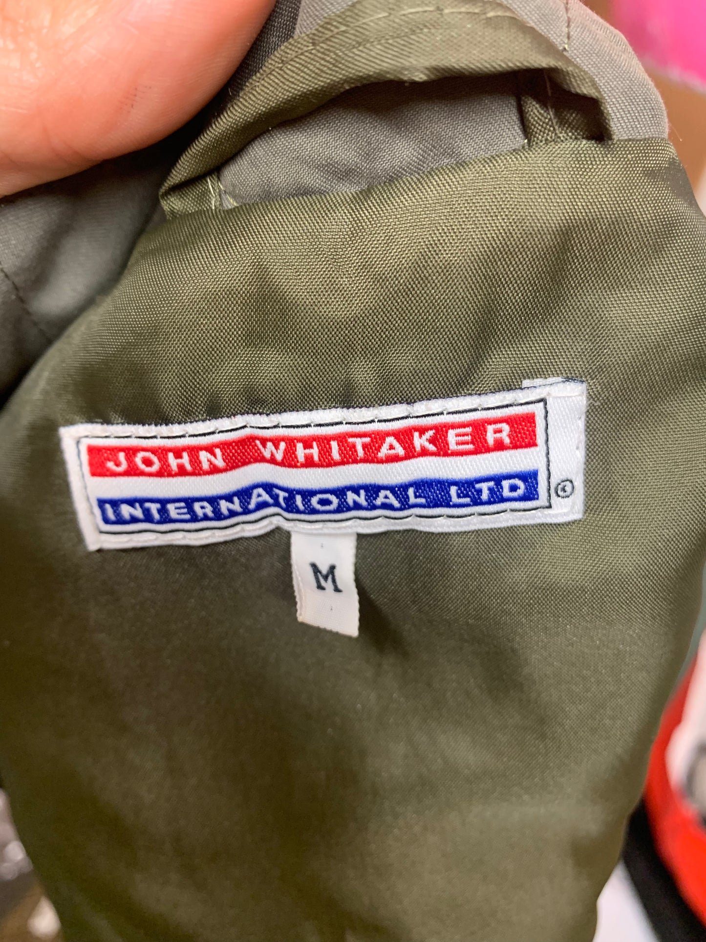 John Whitaker green gilet size medium Lots
2 side zip up pockets