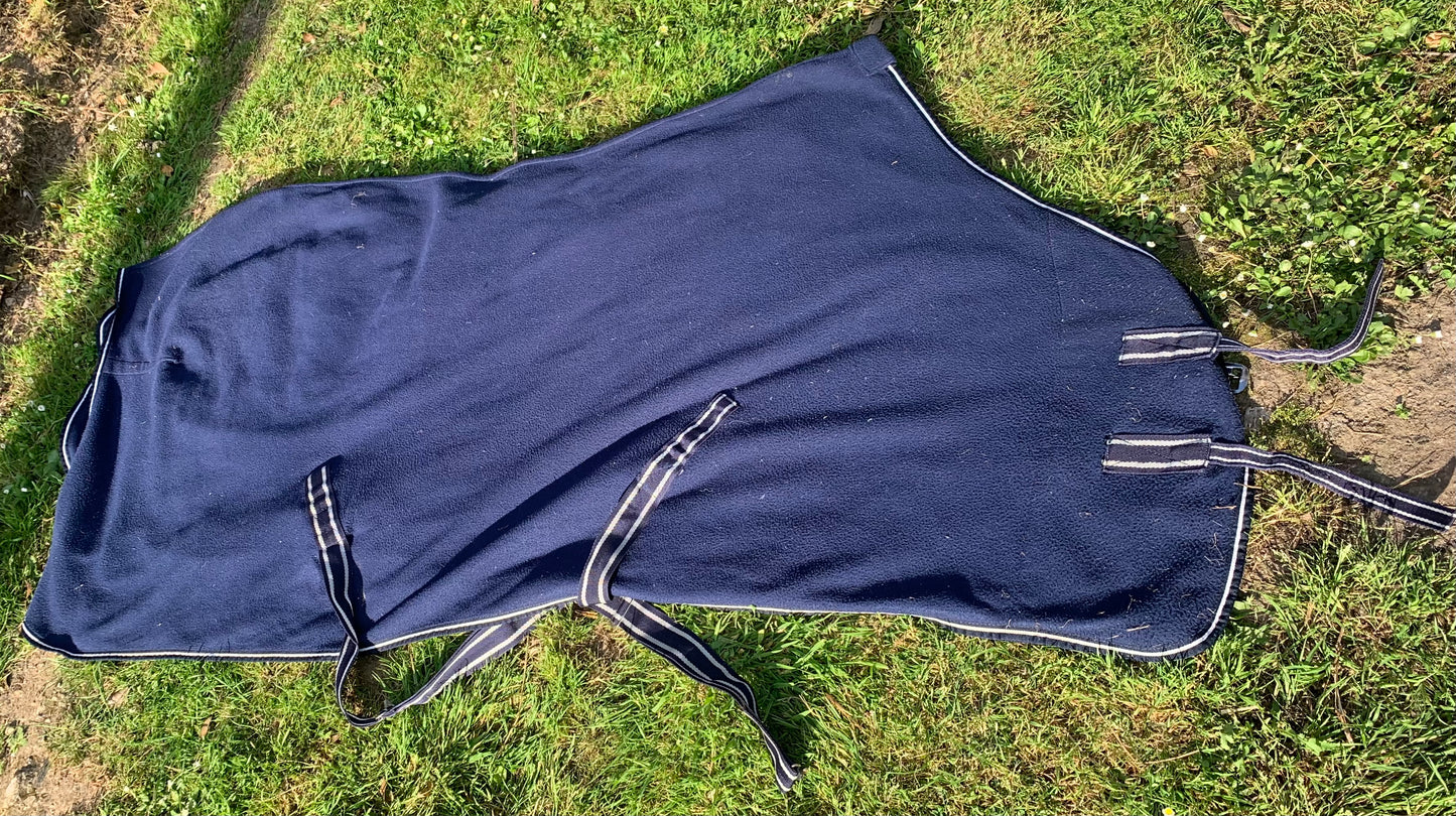 7’0” navy fleece rug