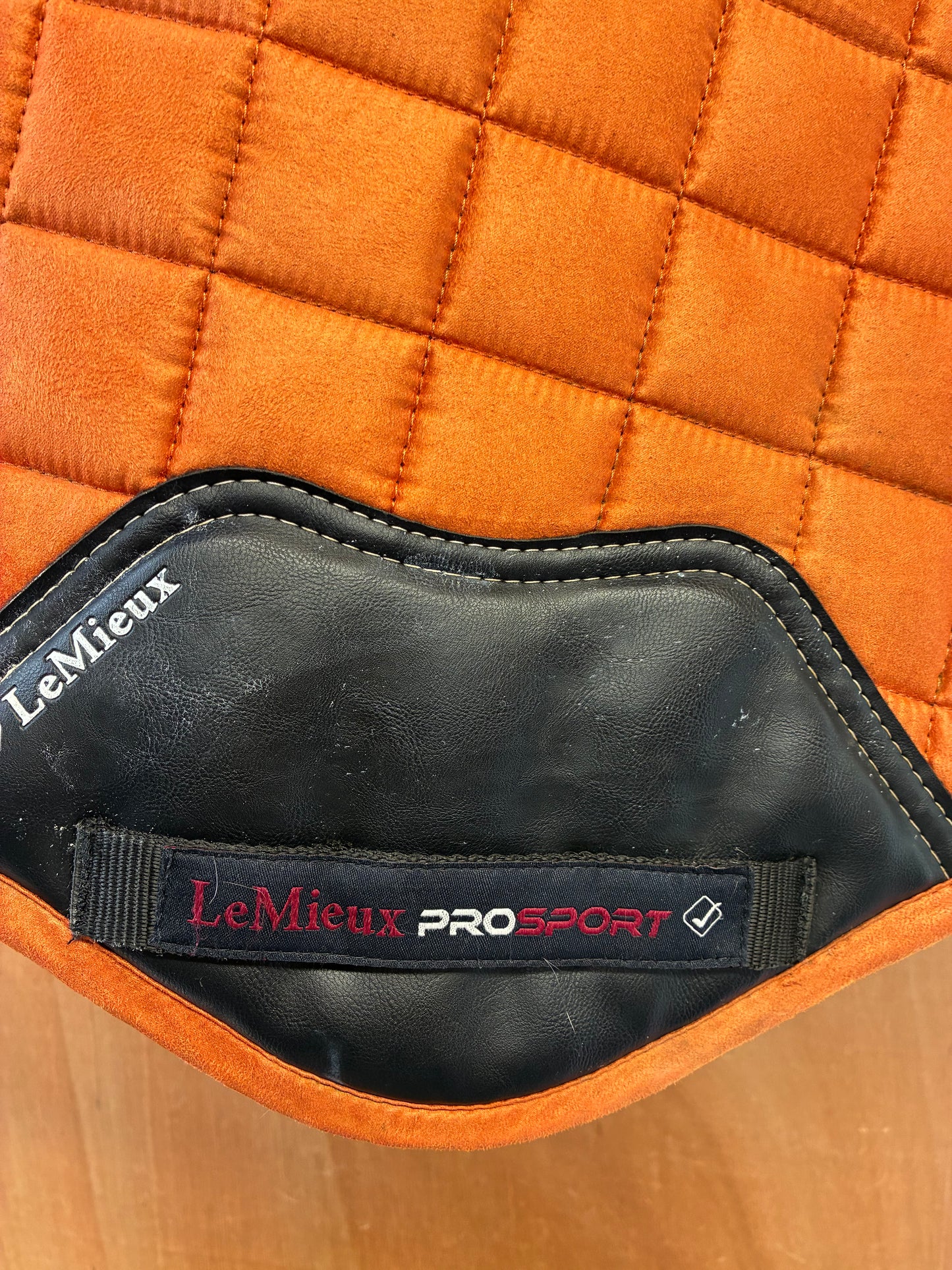 Lemieux paprika suede close contact saddle pad s/m
