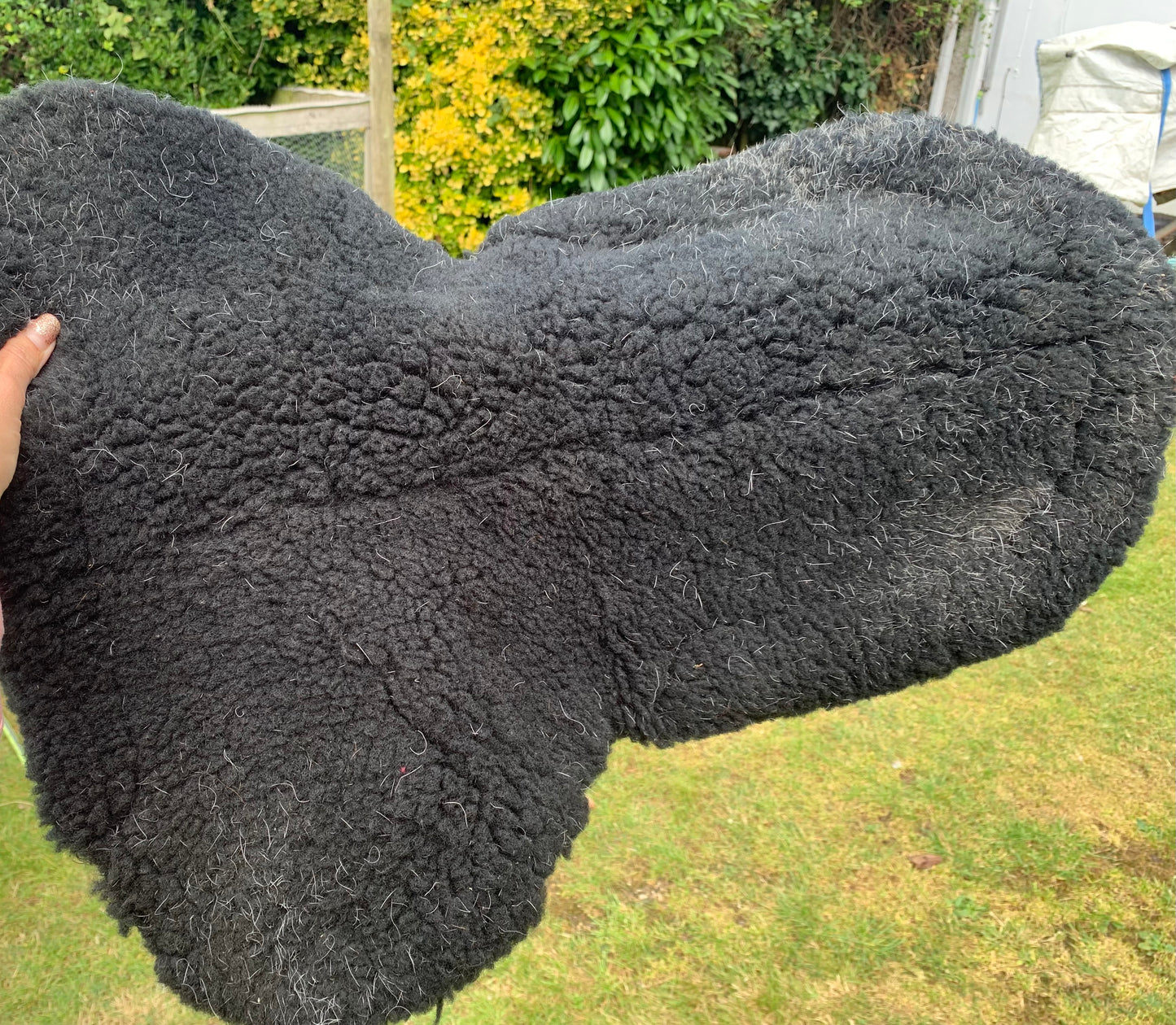 Rhinegold genuine sheepskin fluffy black half pad size large/full