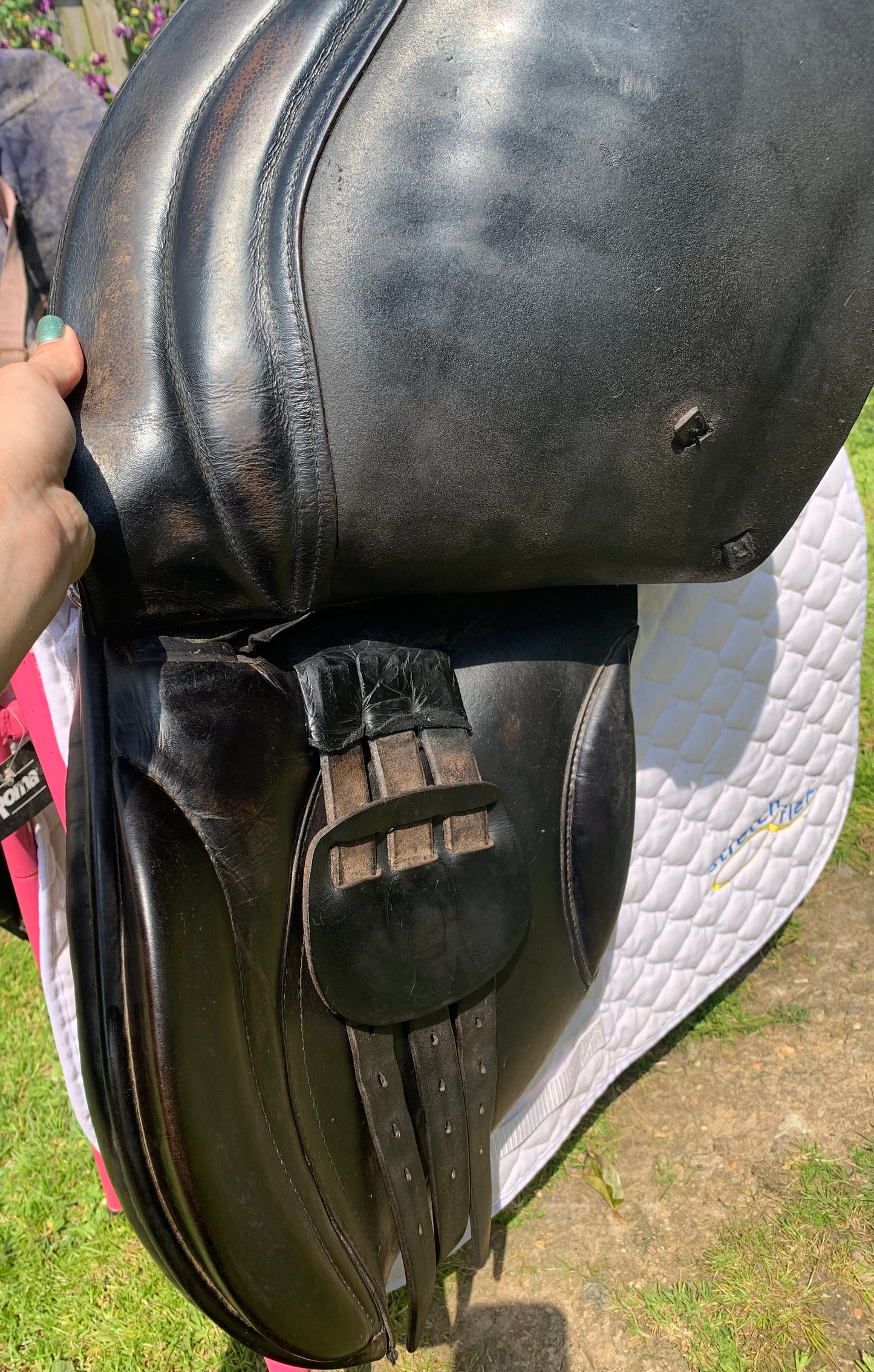 Sabre black leather jump saddle 17” seat medium/wide 7”