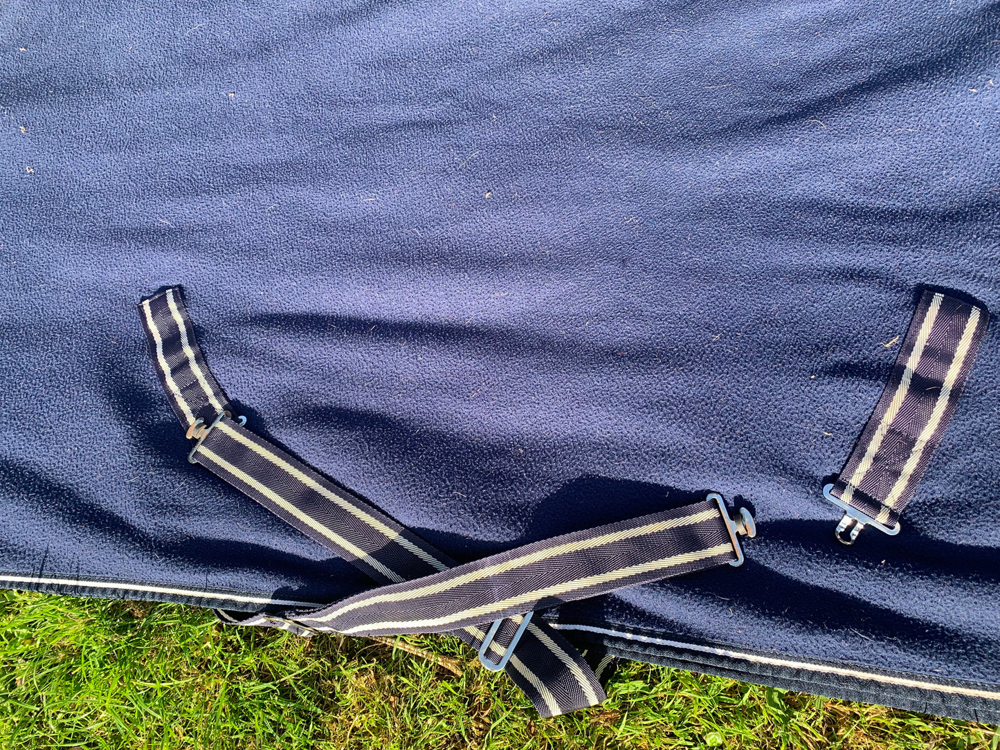 7’0” navy fleece rug