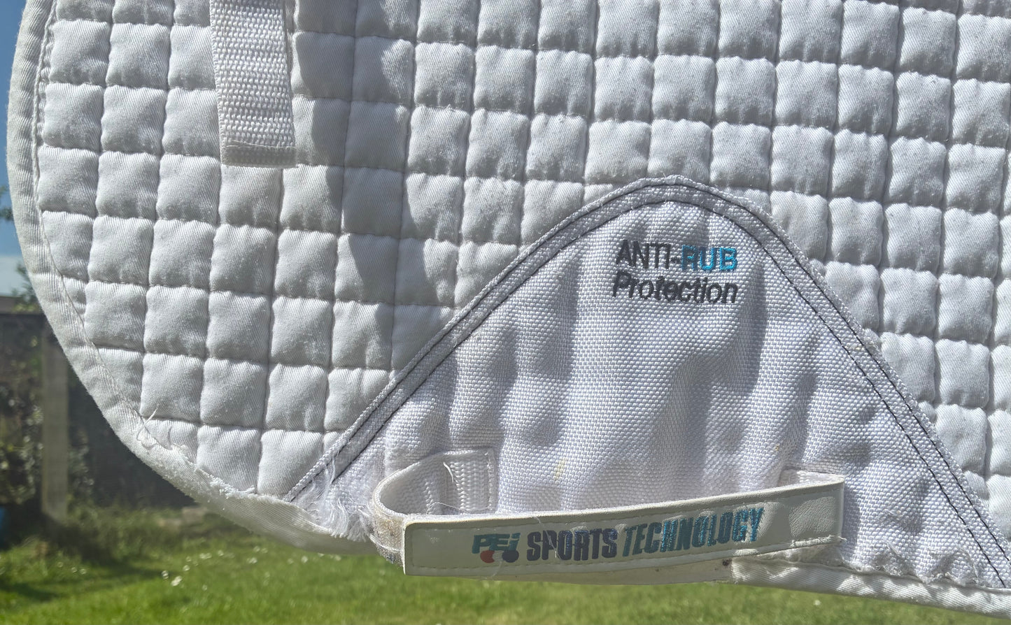 Premier equine
Size full GP white tech grip anti slip saddle pad