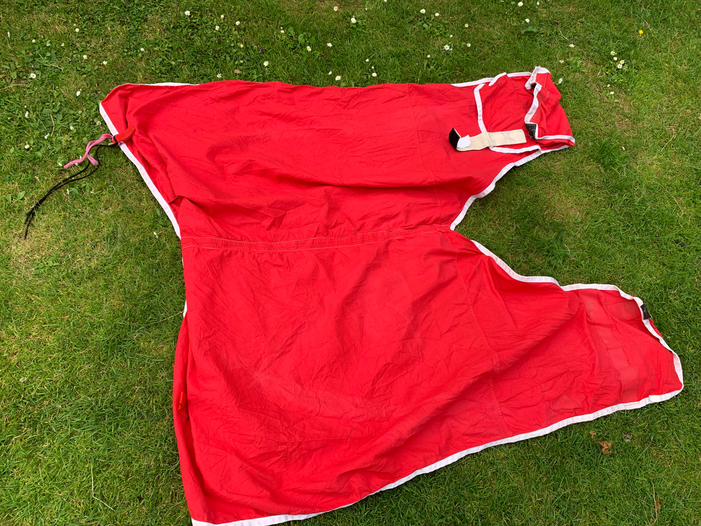 5’0” red & white cotton show sheet rug