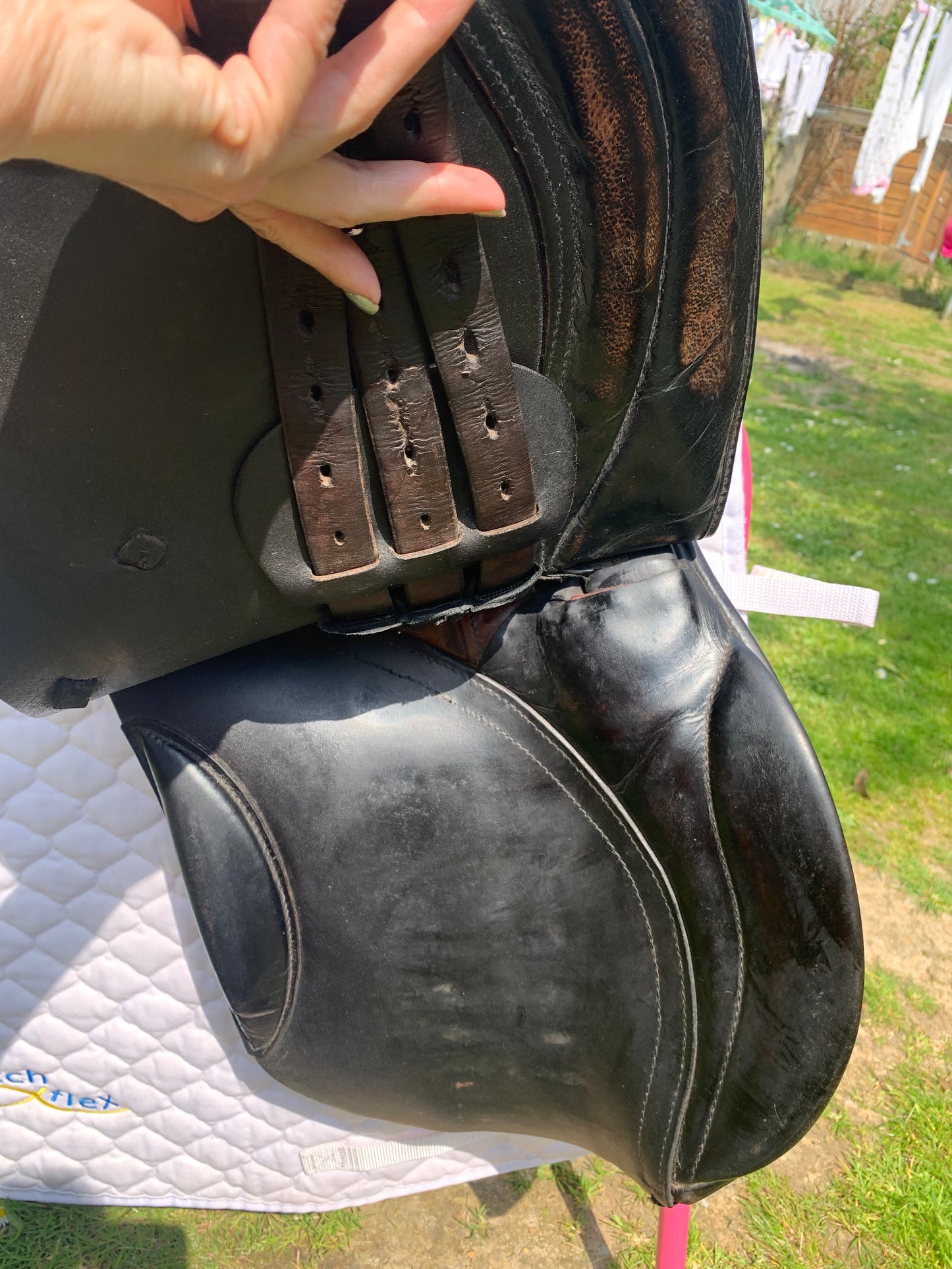 Sabre black leather jump saddle 17” seat medium/wide 7”