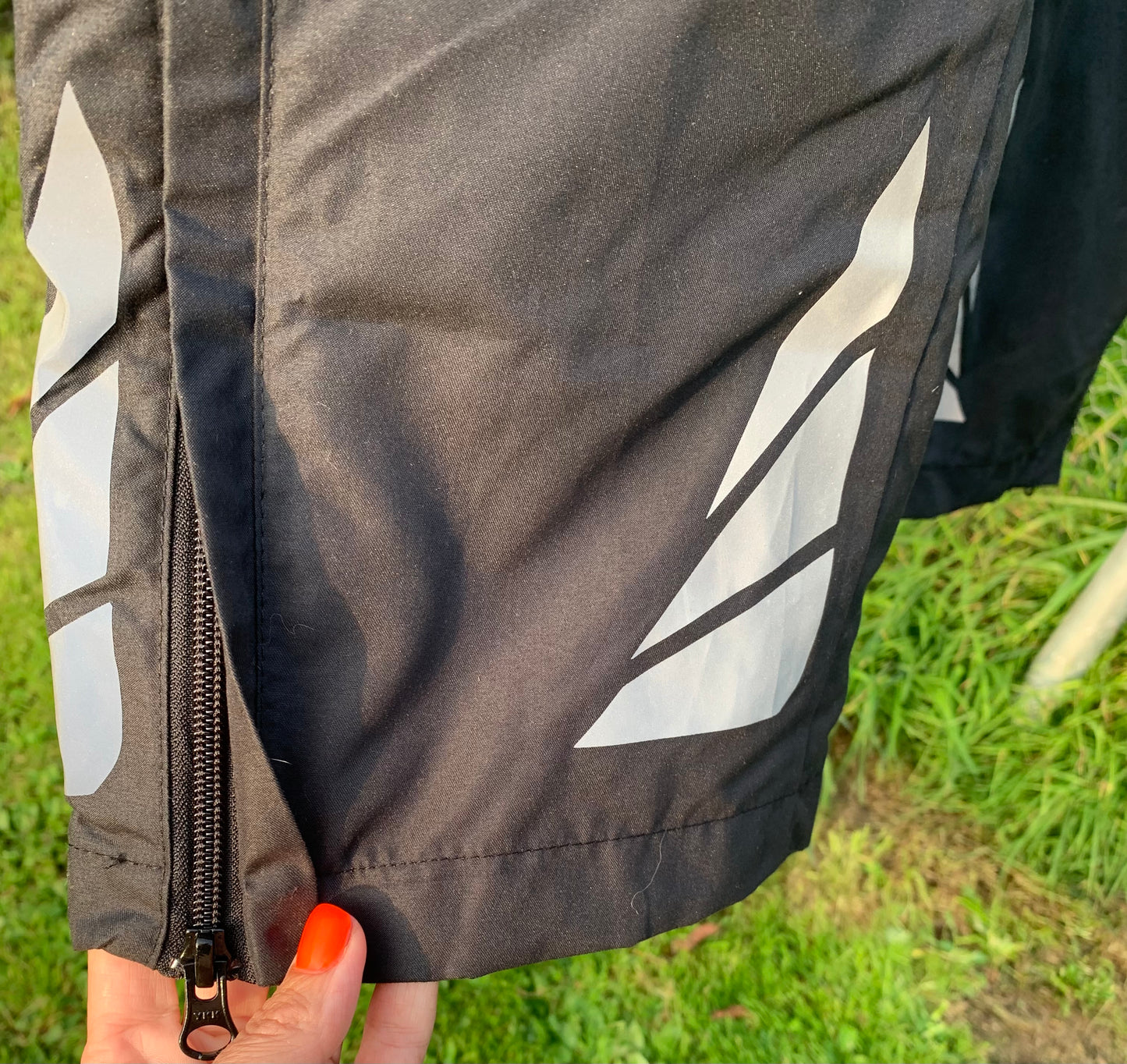 New with tag black reflective HY Equestrian size large Fully waterproof reflective ride-on over trousers