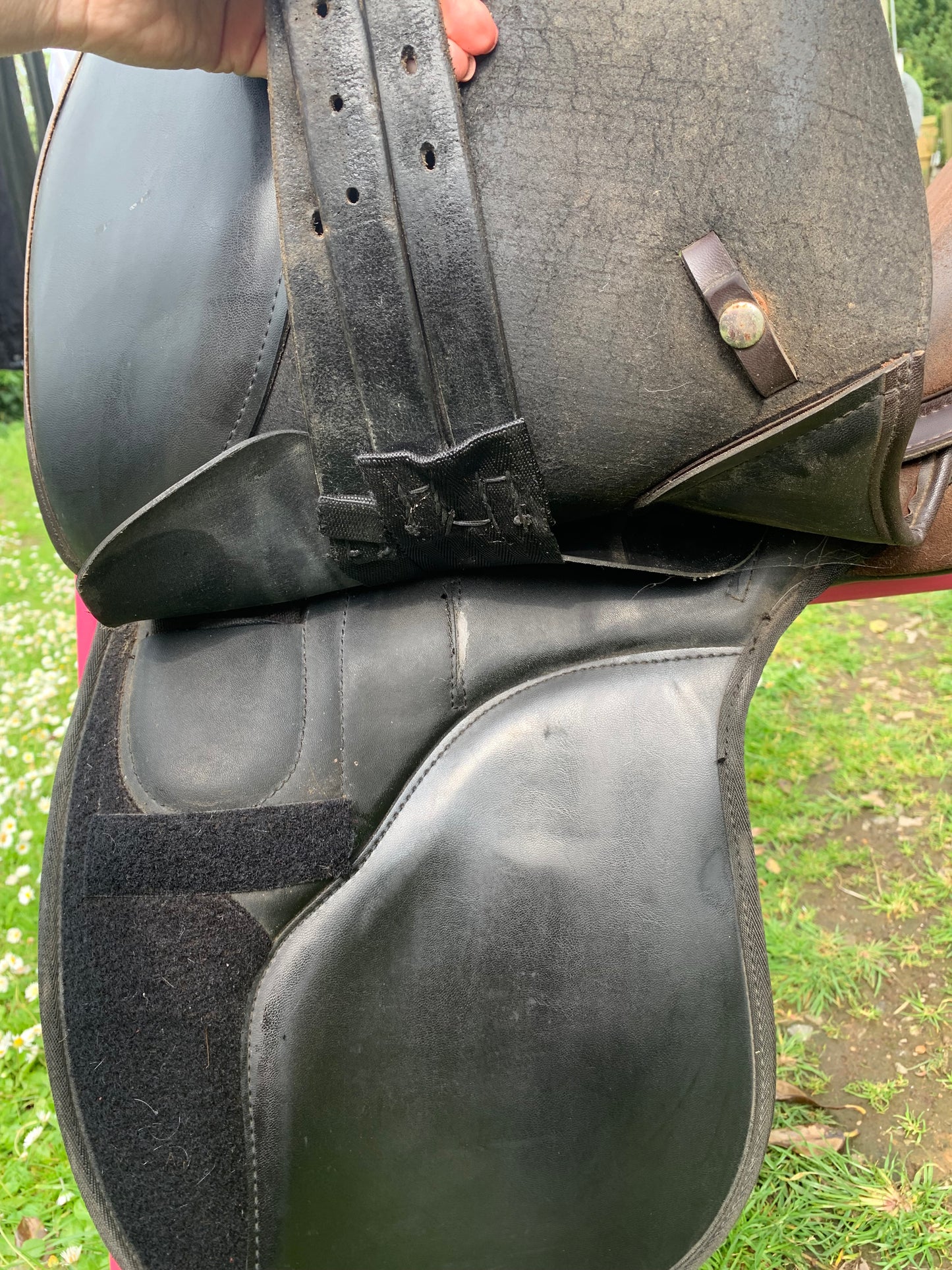 Thorowgood 18” seat synthetic brown saddle