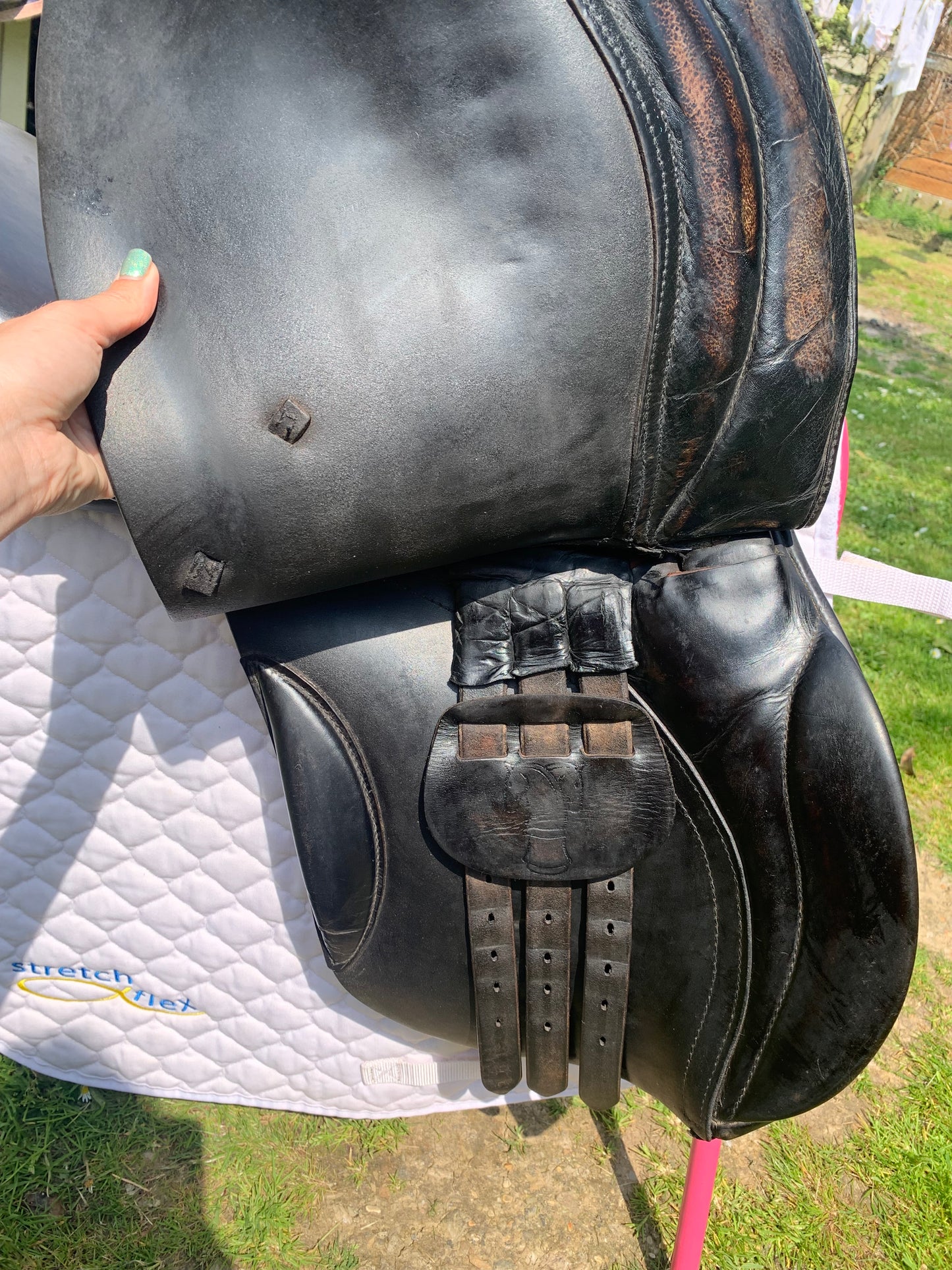 Sabre black leather jump saddle 17” seat medium/wide 7”