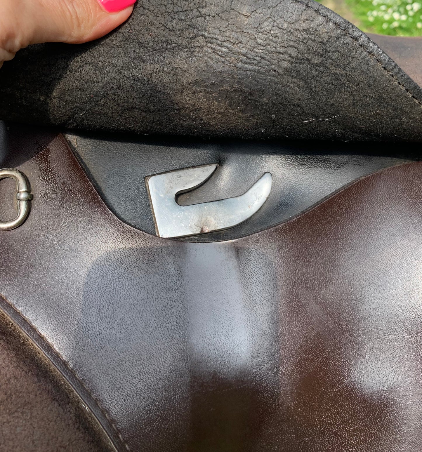 Thorowgood 18” seat synthetic brown saddle