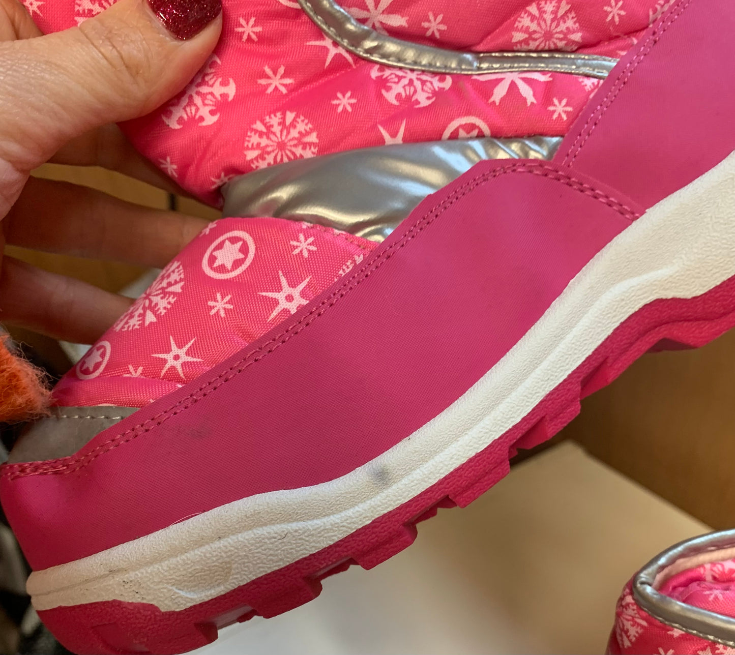 New with tag pink fleece lined warm mucker style/yard boots size size UK 2 (EU34)