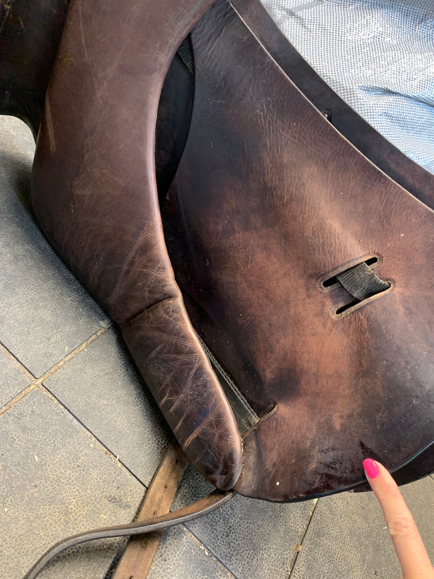 Brown A j foster Walsall dressage saddle 17.5” stamped medium