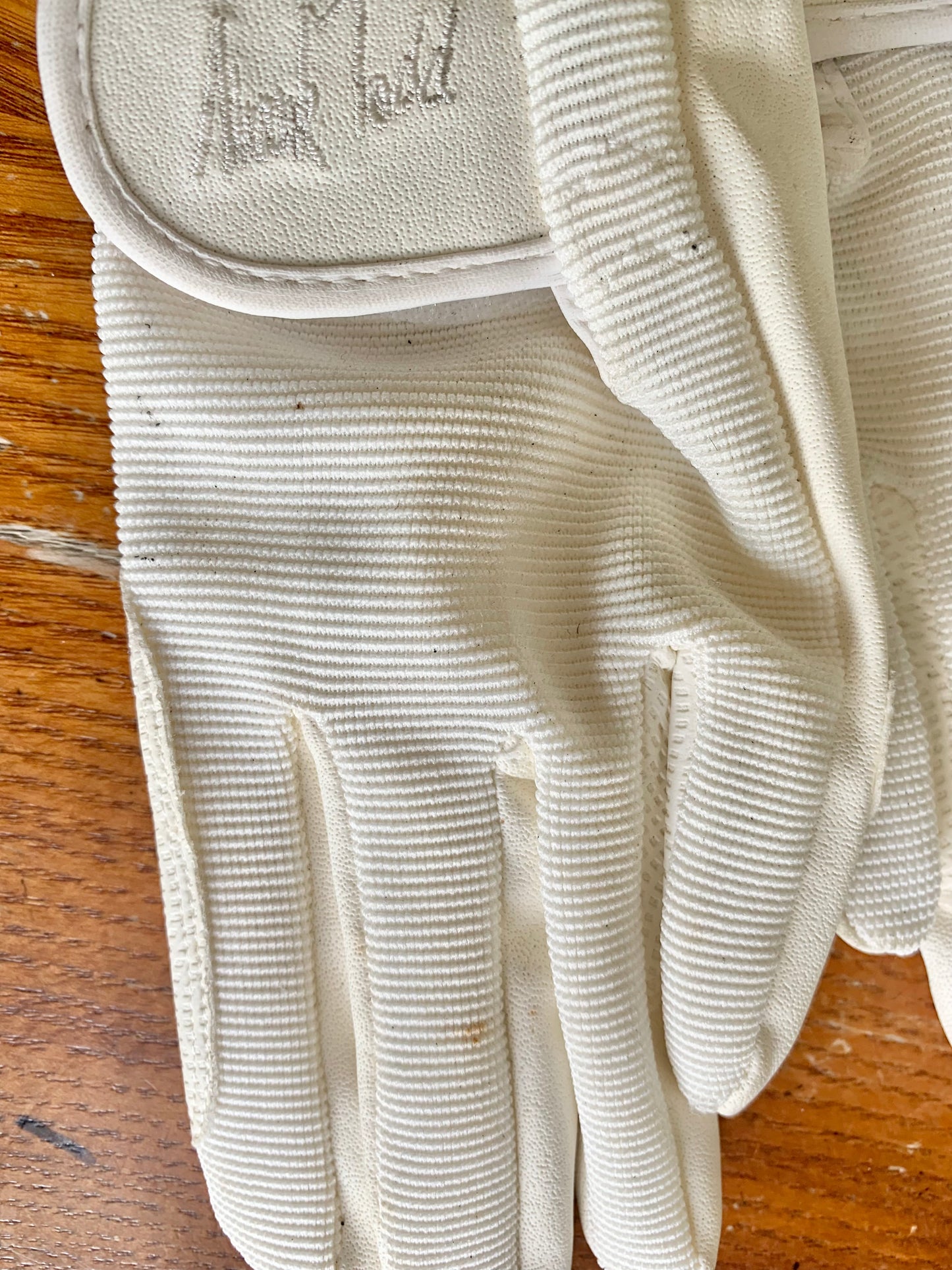 New Mark Todd white Super Children’s Riding Gloves size large (10-12 years)