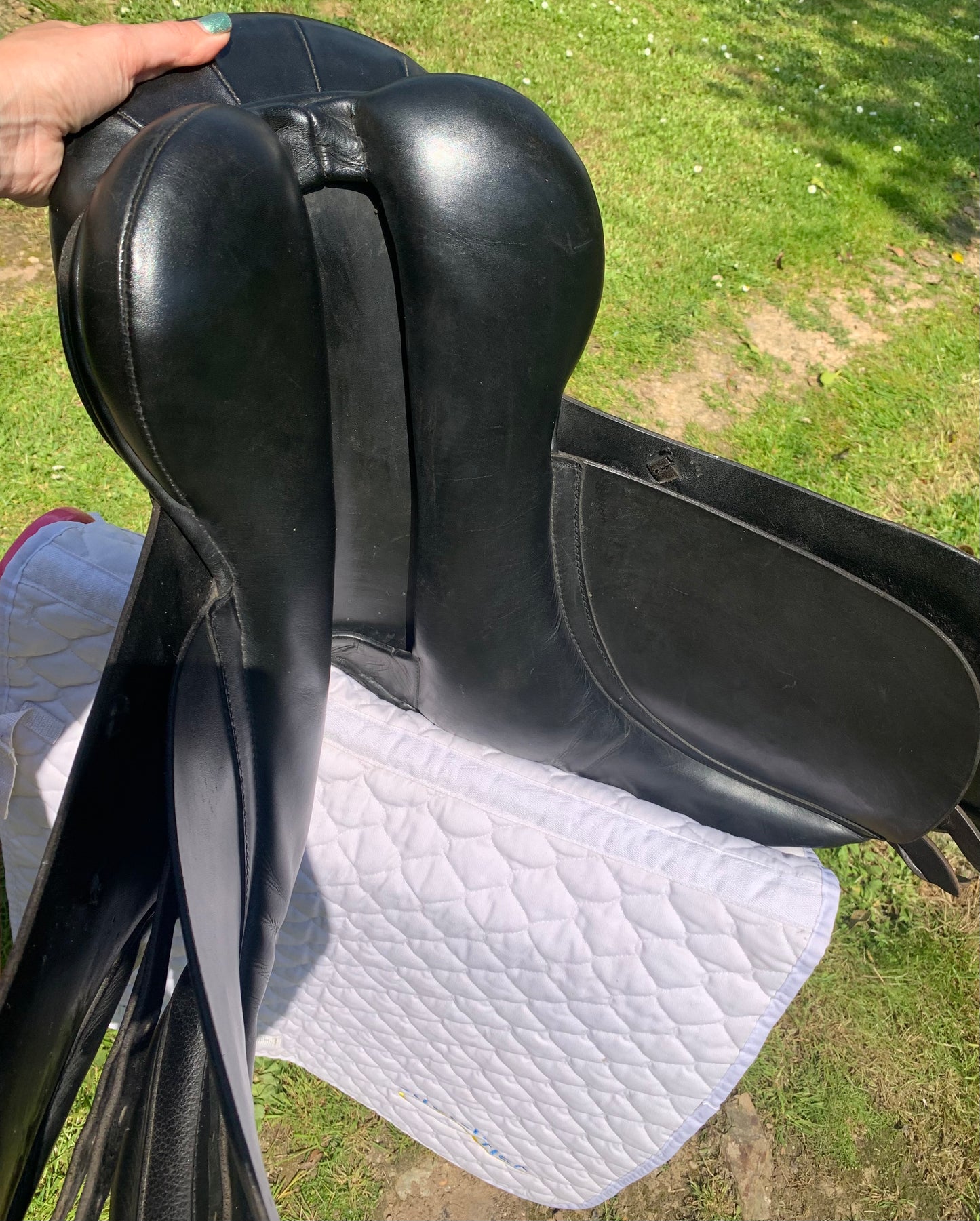 Ideal black English leather Ideal GP saddle stamped medium 17” seat 7” width