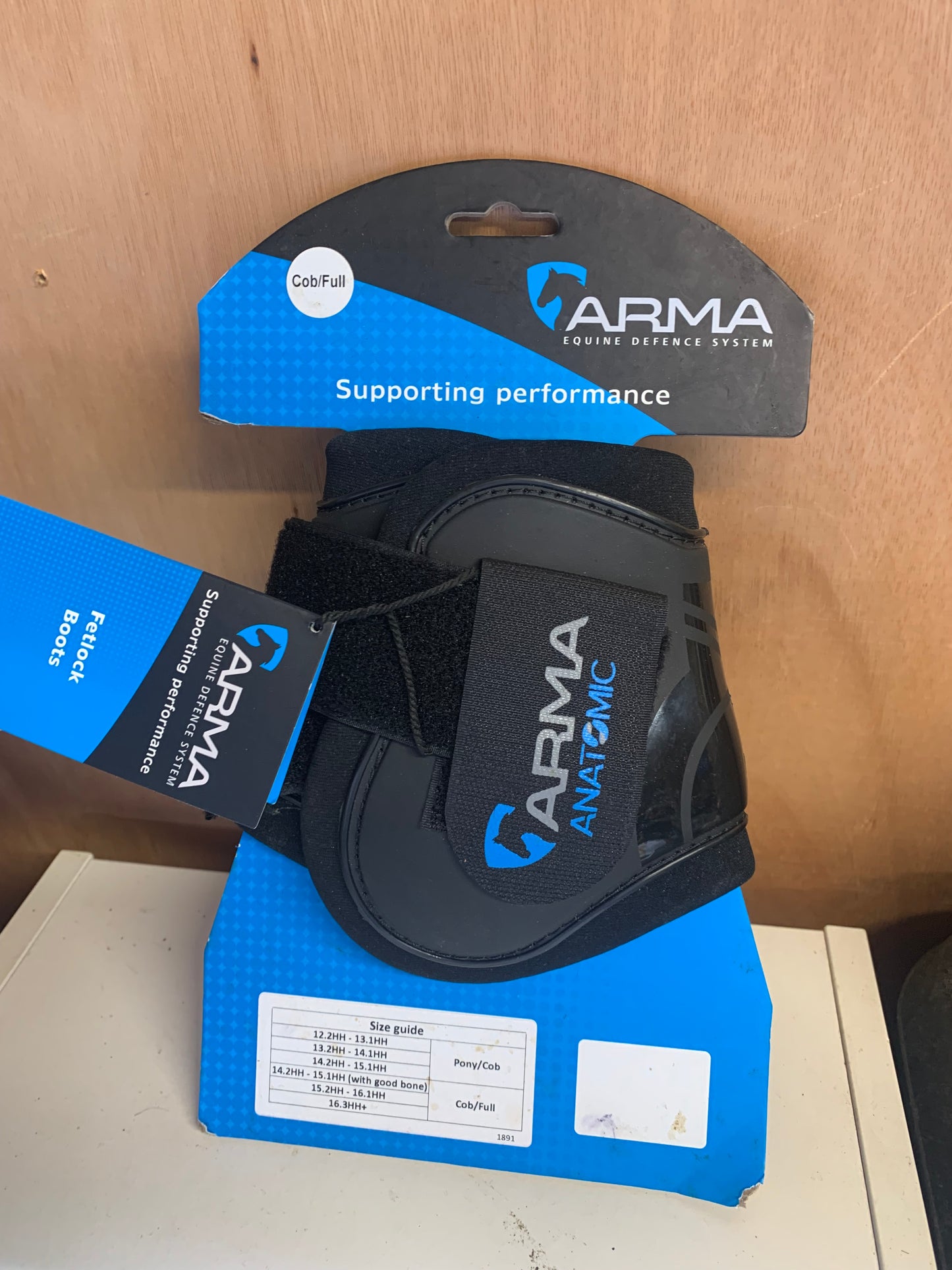 New with tag size cob/full anatomical fetlock boots
