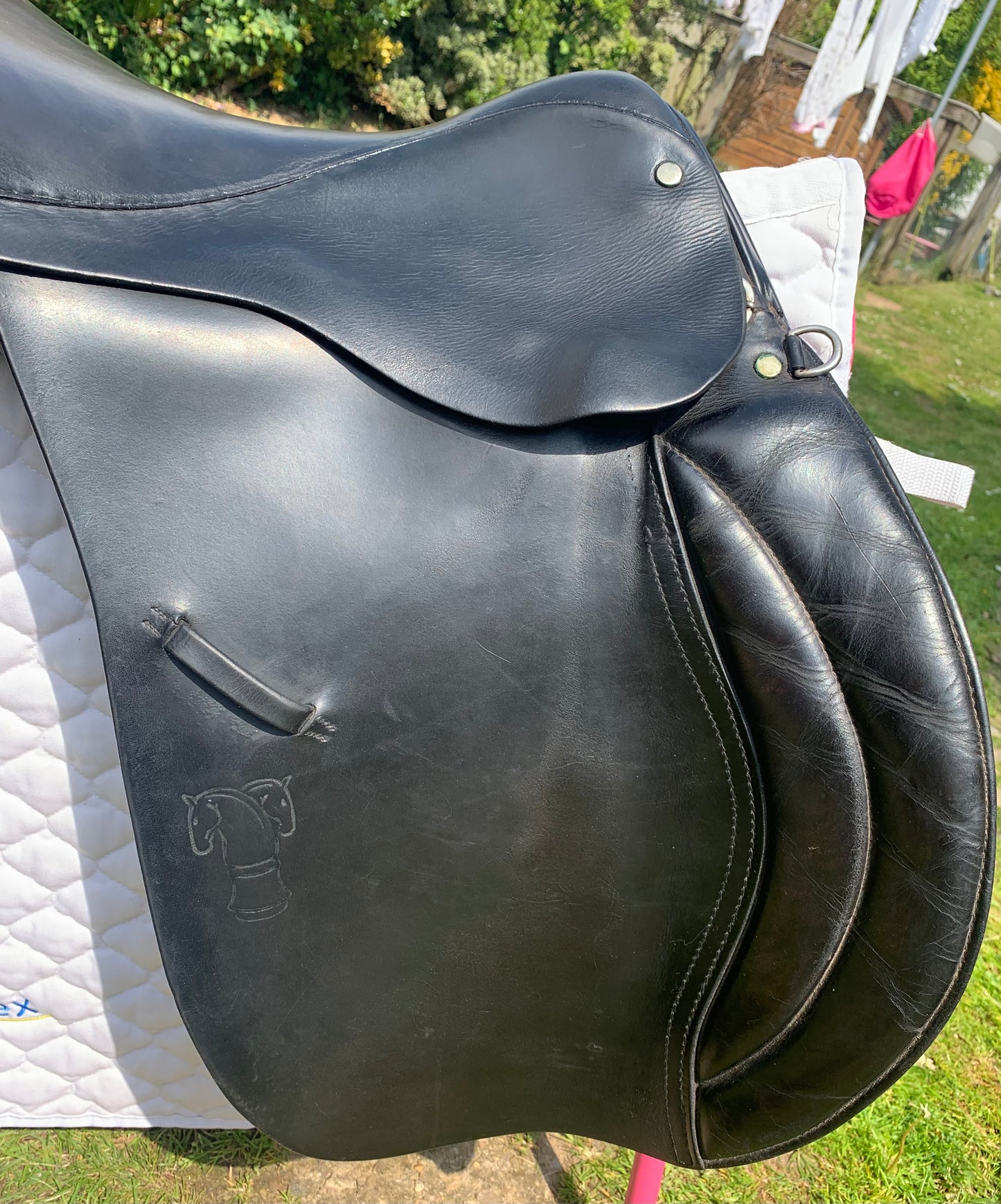 Sabre black leather jump saddle 17” seat medium/wide 7”