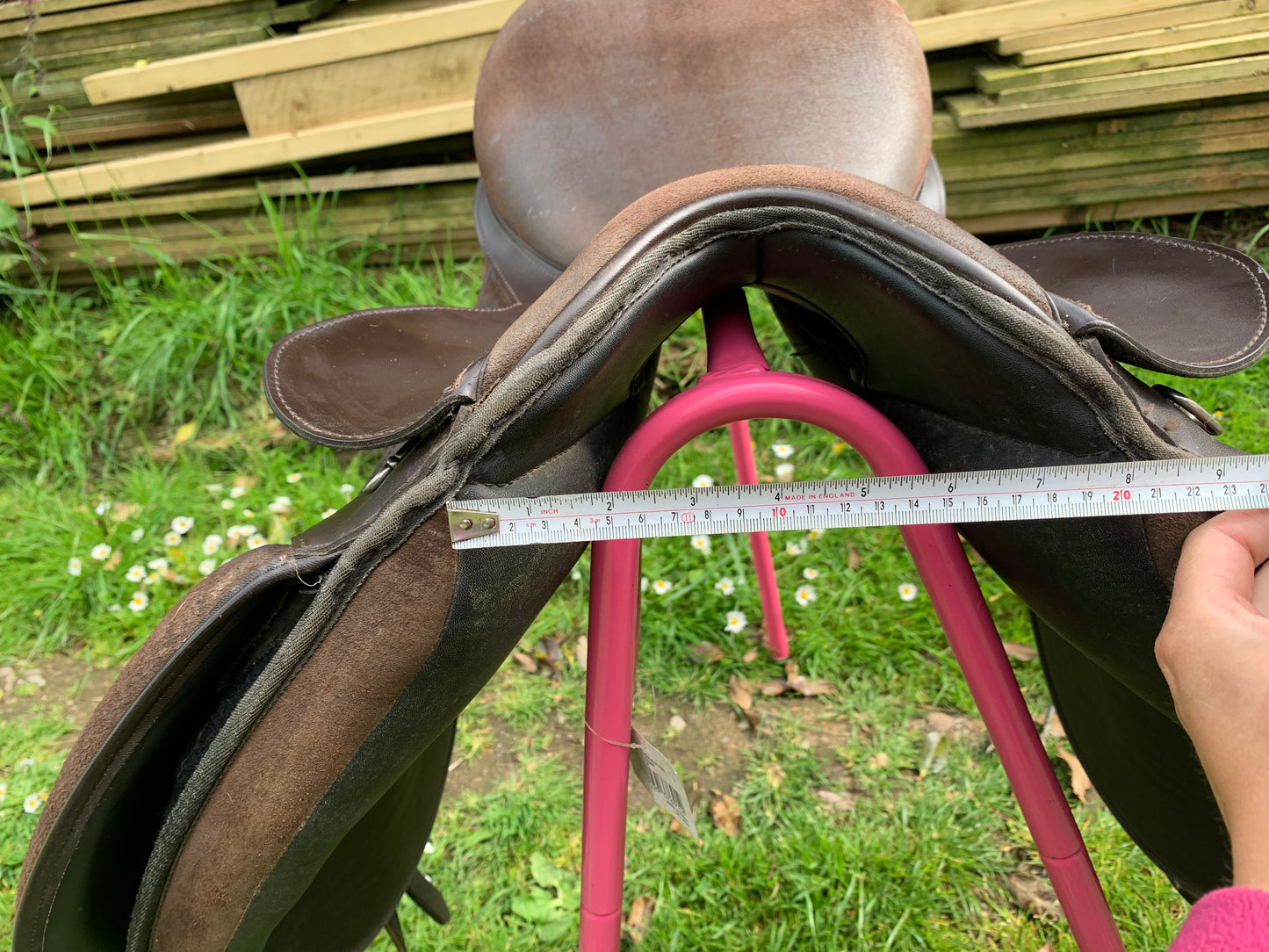 Thorowgood 18” seat synthetic brown saddle
