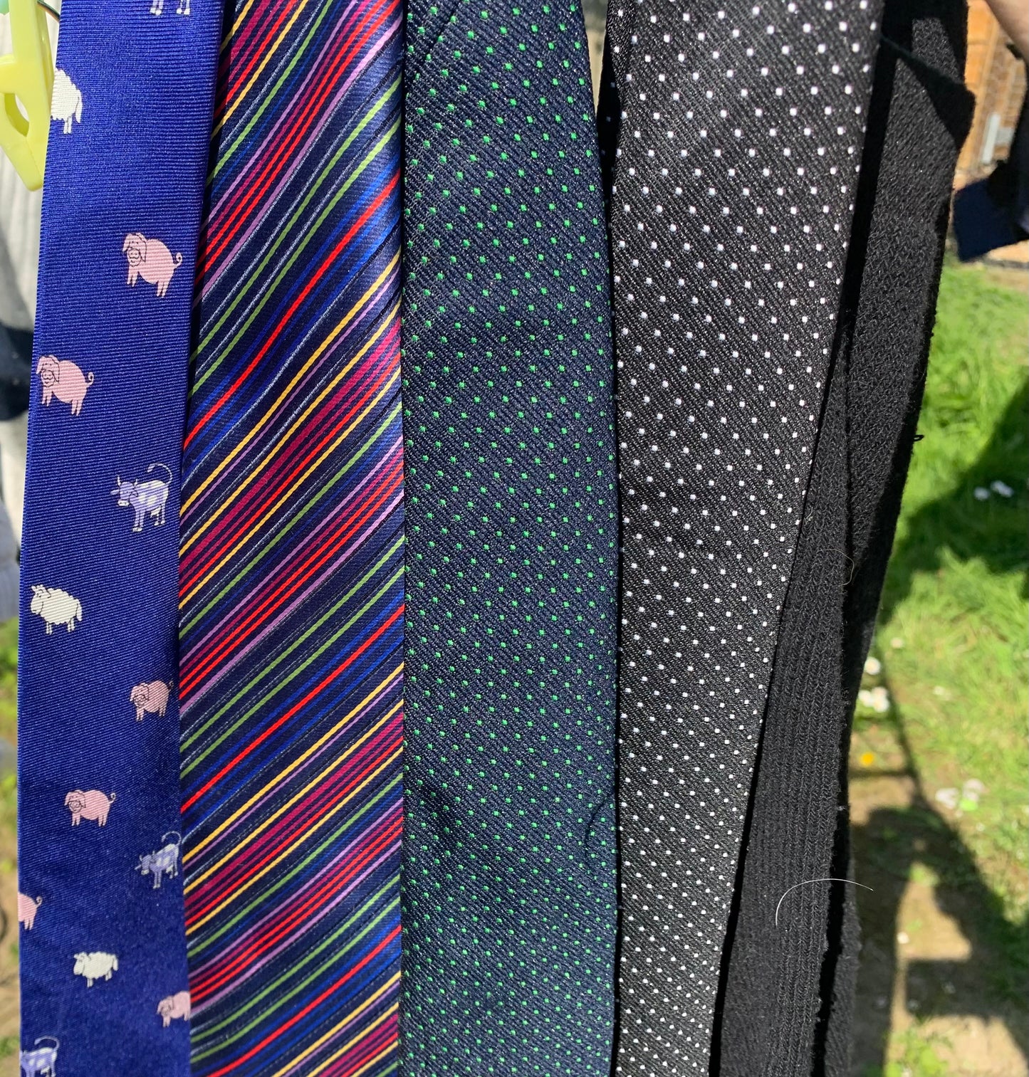 Bundle of 4 show ties