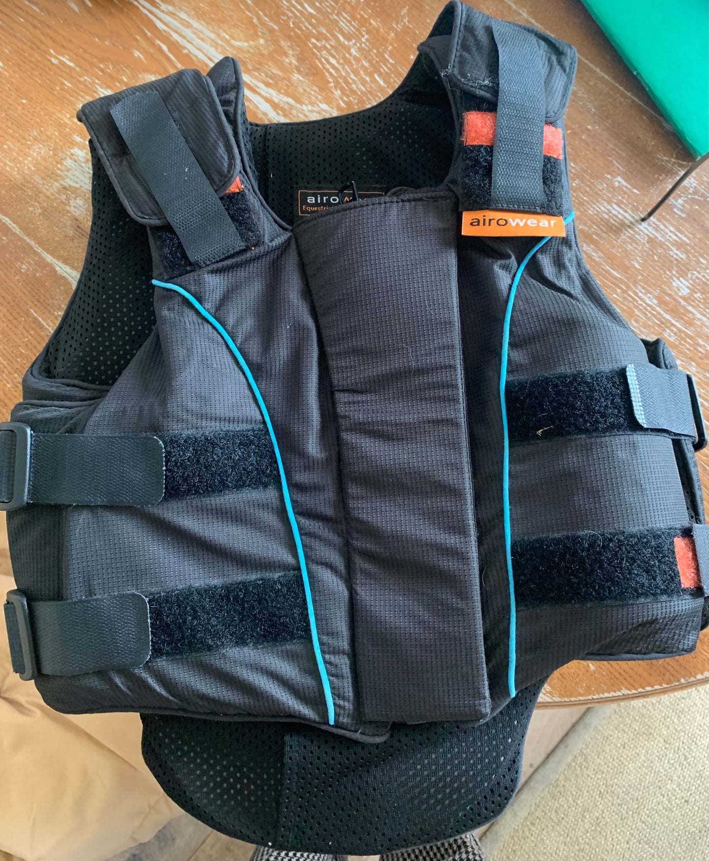 Airowear Junior Outlyne in size Y2 age 6-8 years