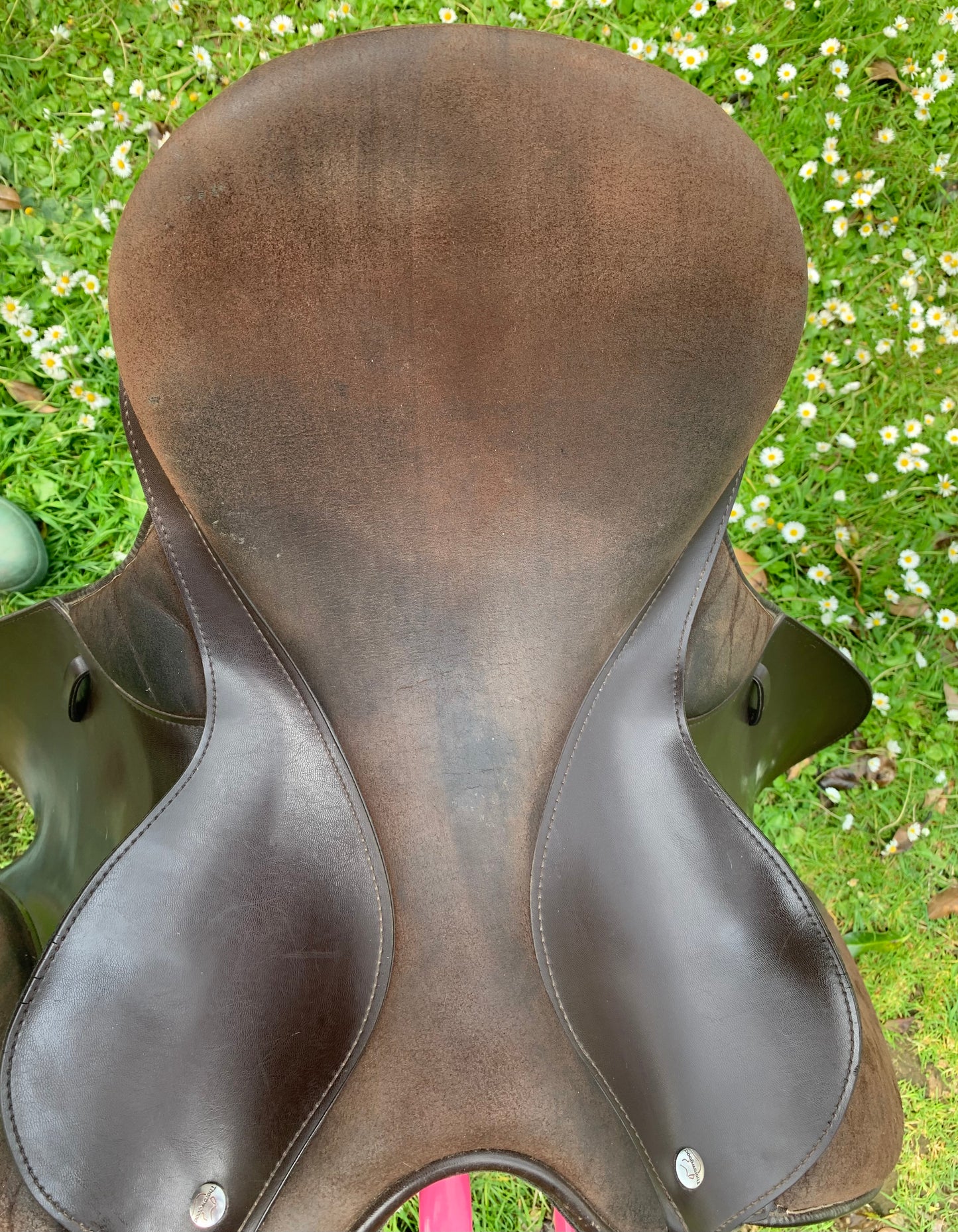 Thorowgood 18” seat synthetic brown saddle