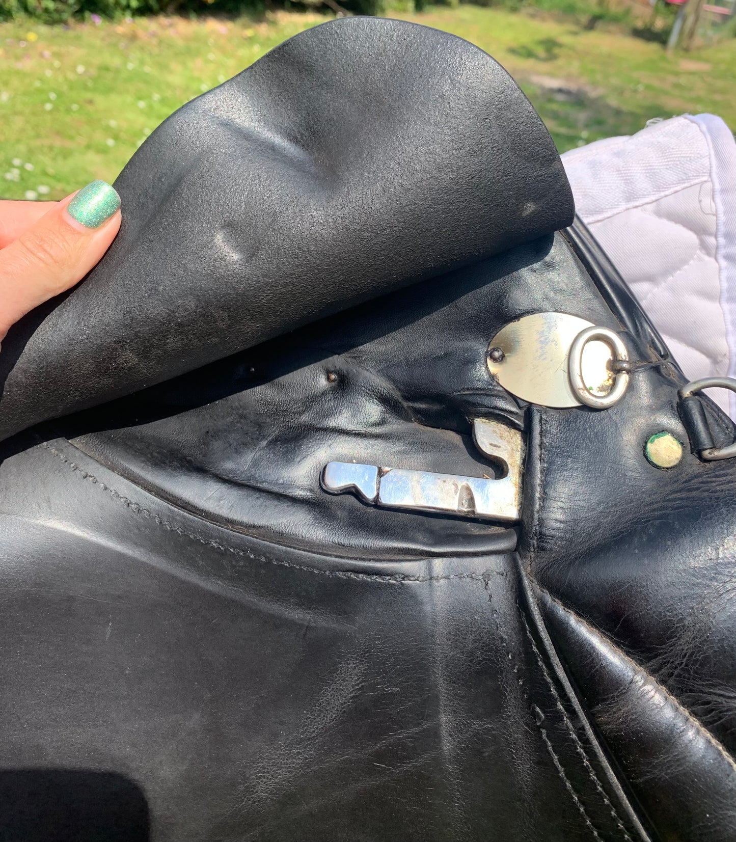 Sabre black leather jump saddle 17” seat medium/wide 7”
