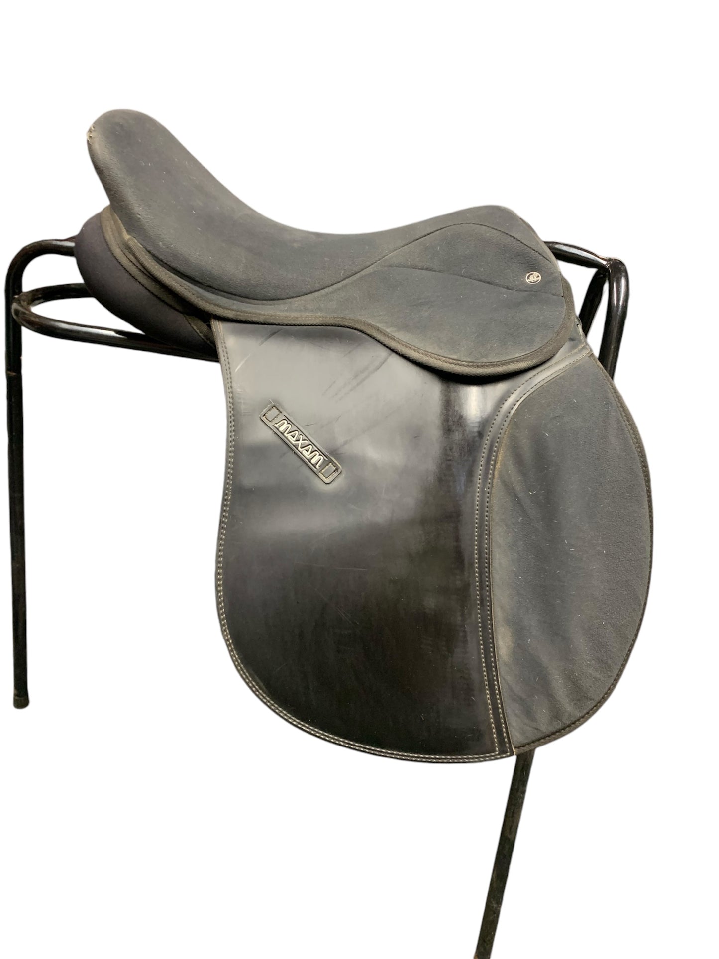 Thorowgood 17” XW black synthetic saddle