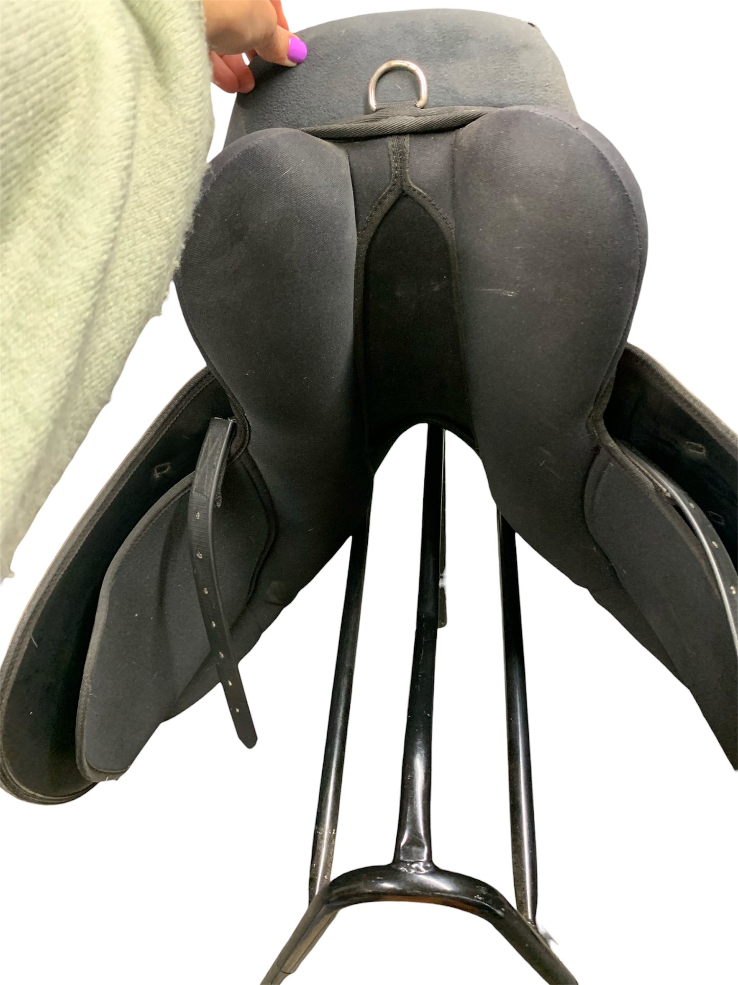 Thorowgood 17” XW black synthetic saddle