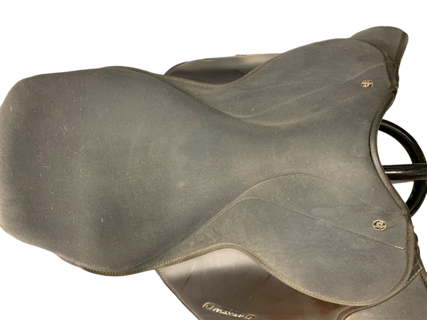 Thorowgood 17” XW black synthetic saddle