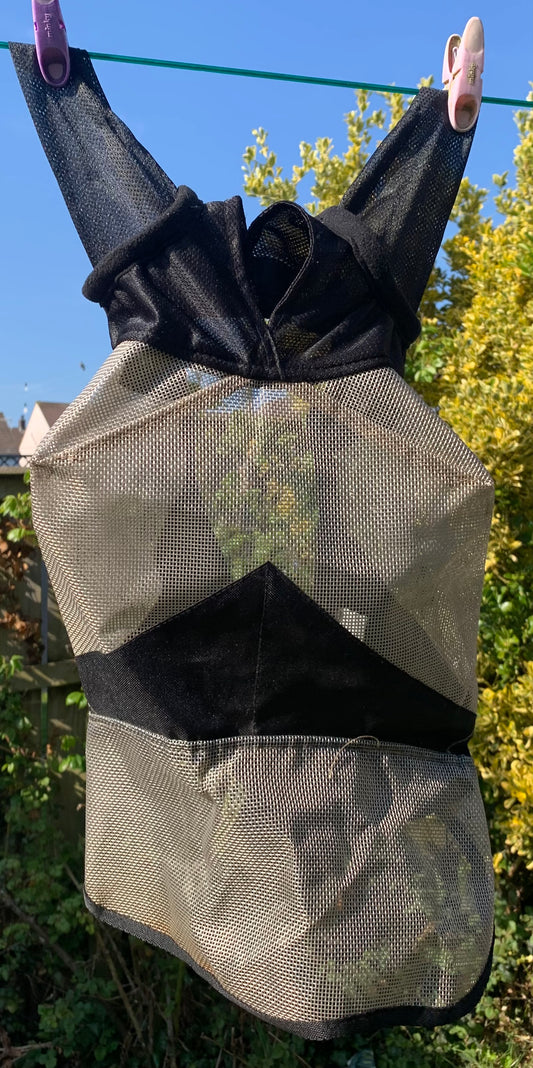 Pony size mesh fly mask with nose & forelock hole
