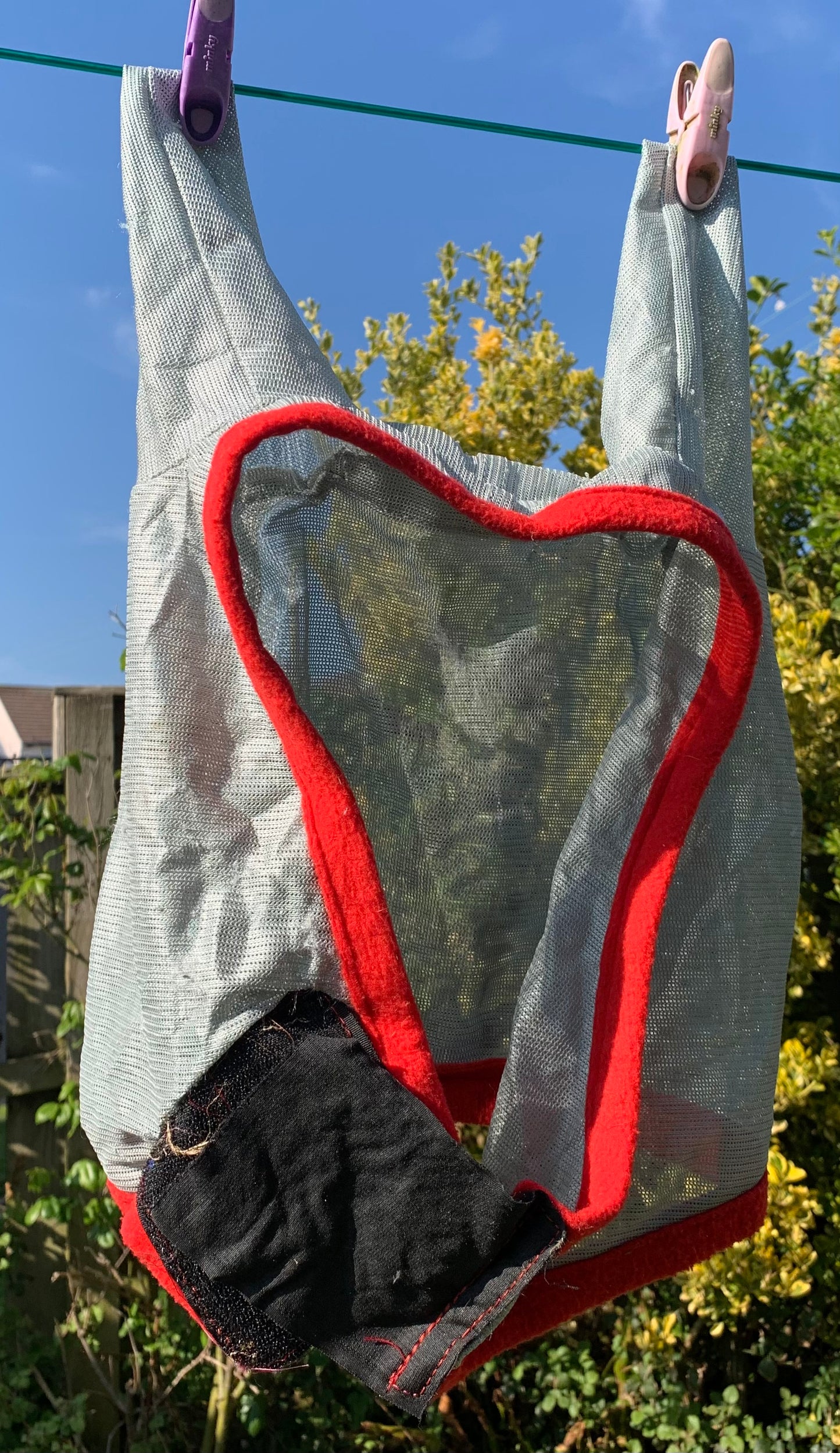Size medium/cob soft mesh fly mask